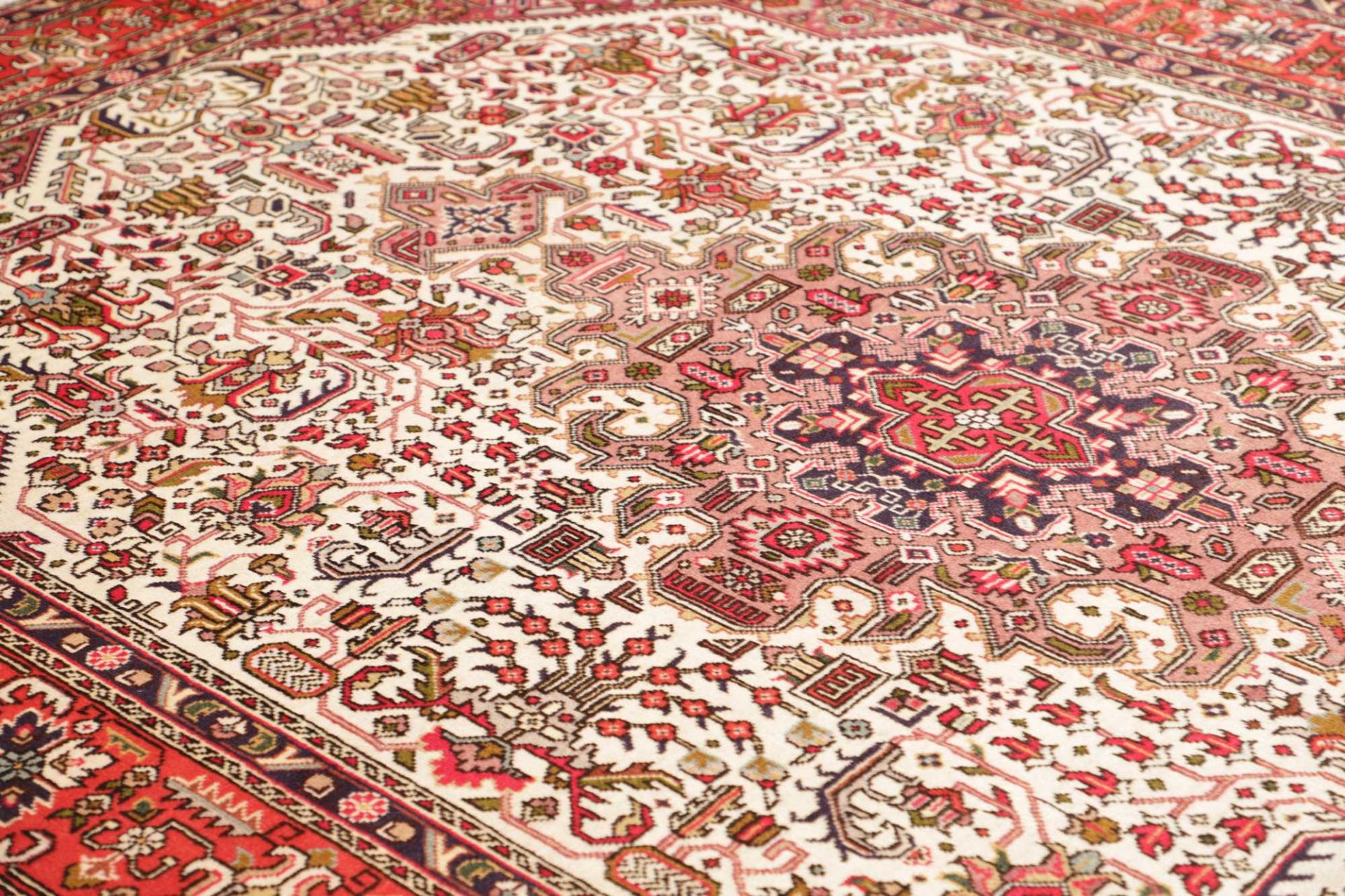 Täbriz Perserteppich 203 × 297 cm aus Wolle, handgeknüpft