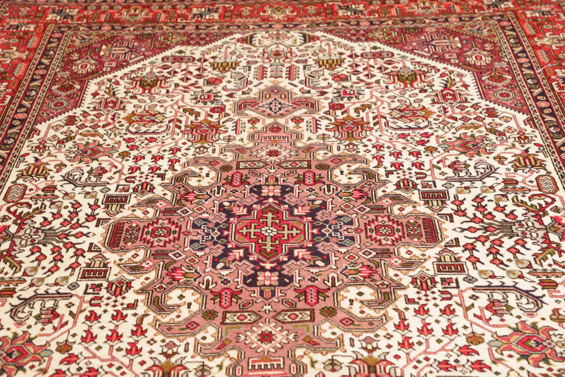 Täbriz Perserteppich 203 × 297 cm aus Wolle, handgeknüpft