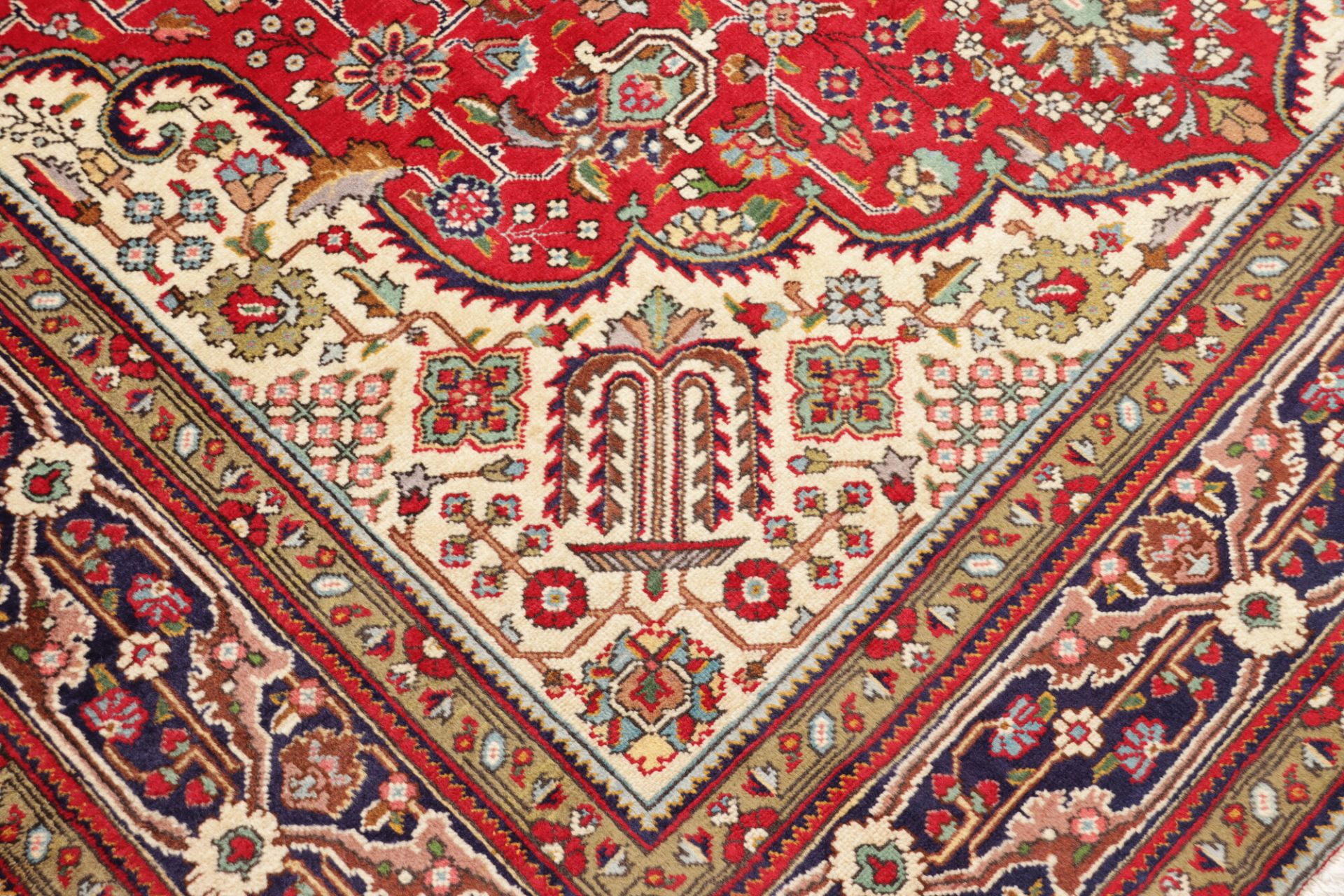 Täbriz Perserteppich 203 × 299 cm aus Wolle, handgeknüpft