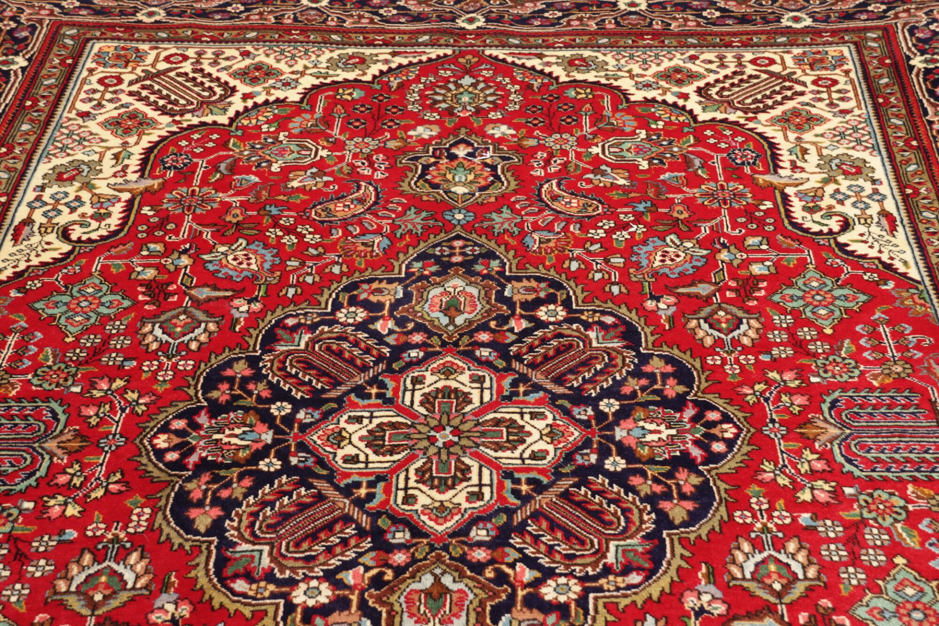 Täbriz Perserteppich 203 × 299 cm aus Wolle, handgeknüpft