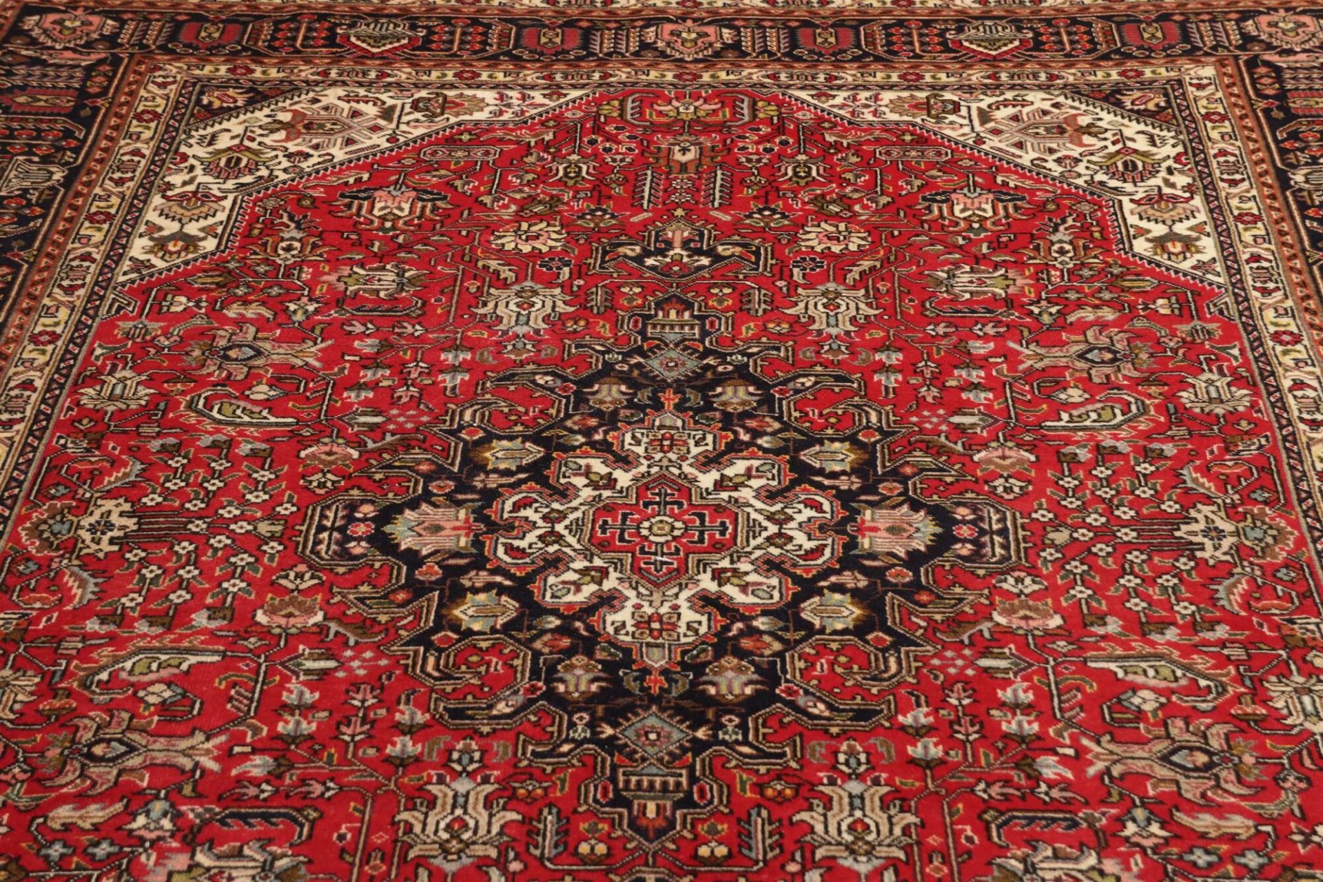Täbriz Perserteppich 201 × 299 cm aus Wolle, handgeknüpft