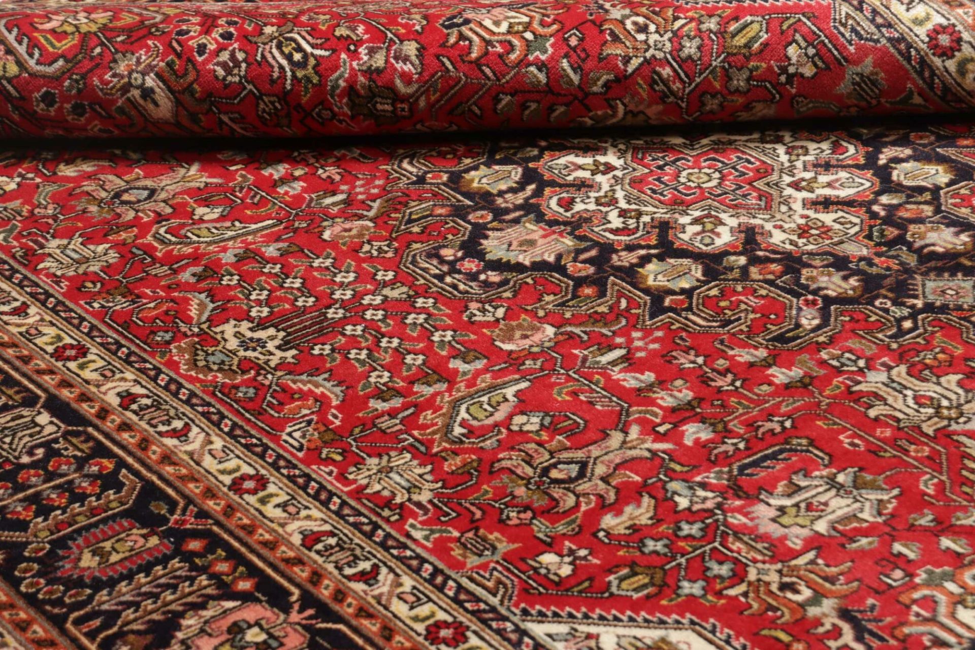 Täbriz Perserteppich 201 × 299 cm aus Wolle, handgeknüpft