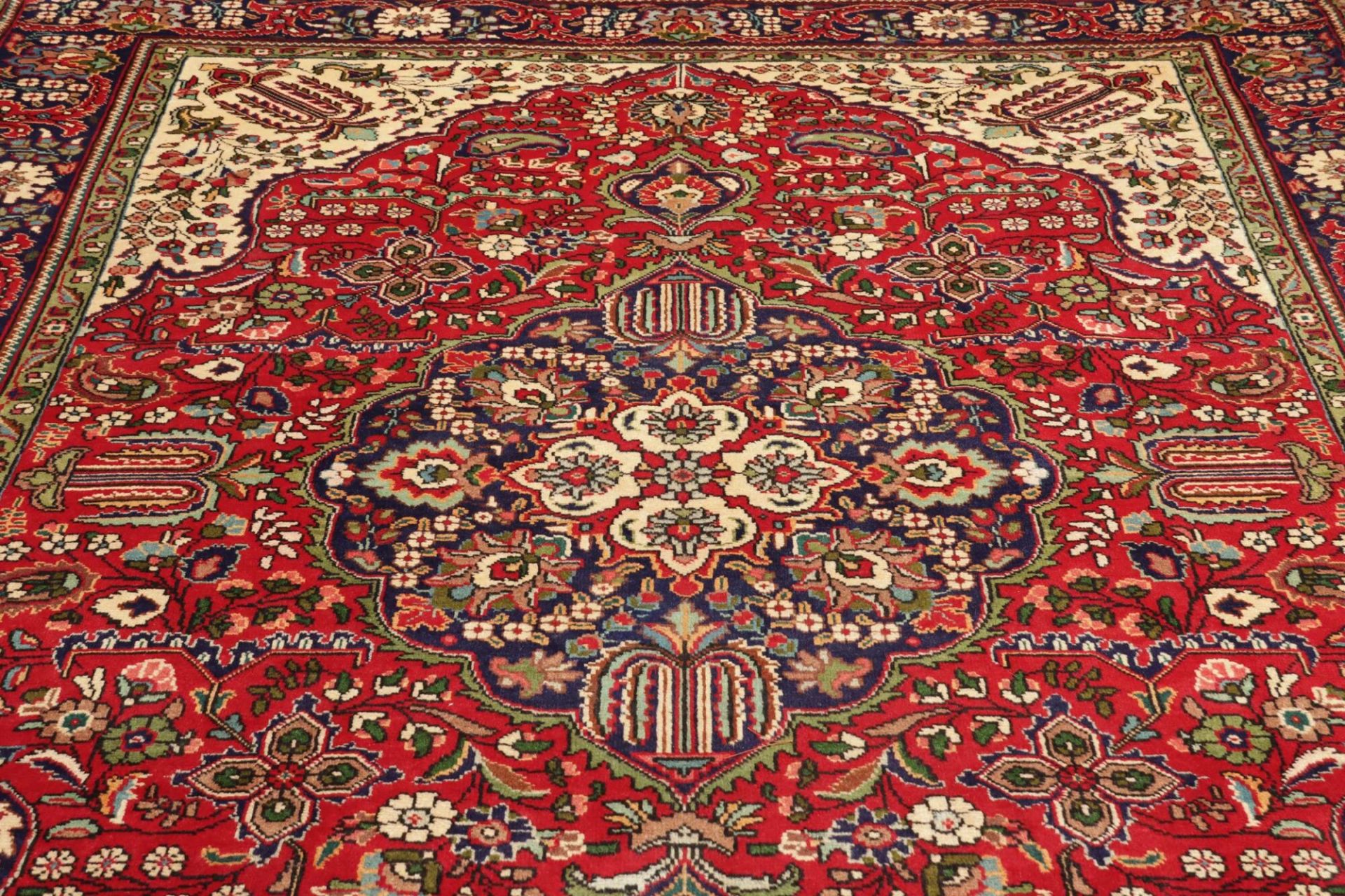 Handgeknüpfter Täbriz Perserteppich 209 × 296 cm