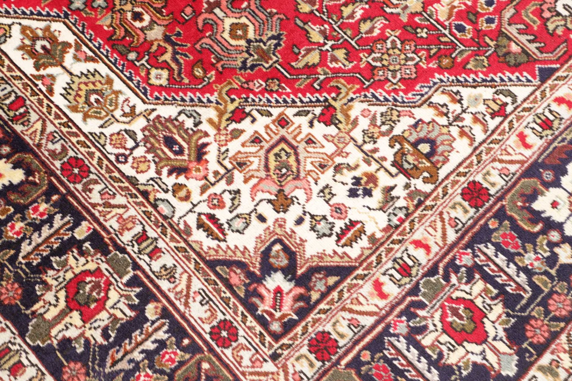 Täbriz Perserteppich aus Iran, 196 × 297 cm