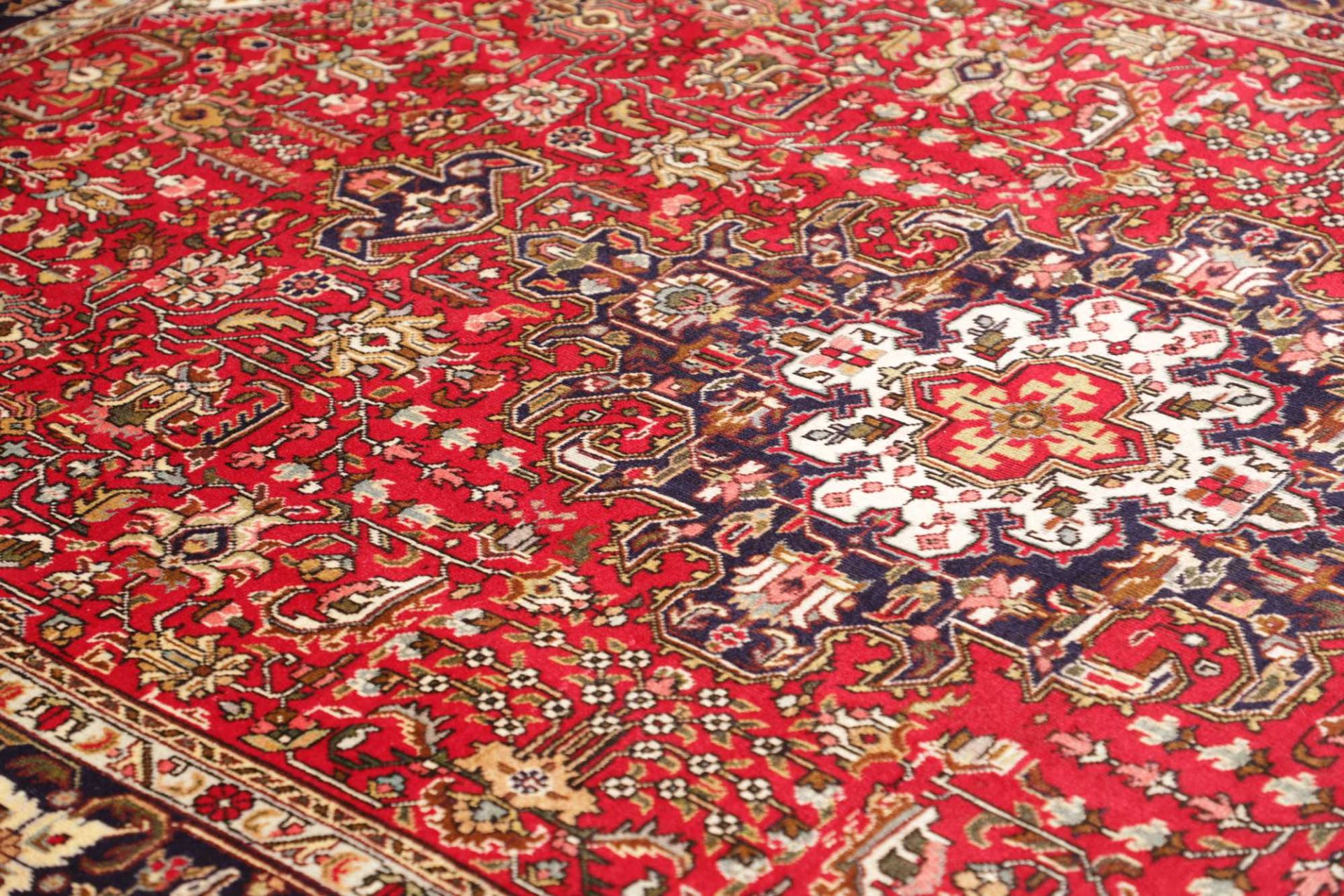 Täbriz Perserteppich aus Iran, 196 × 297 cm