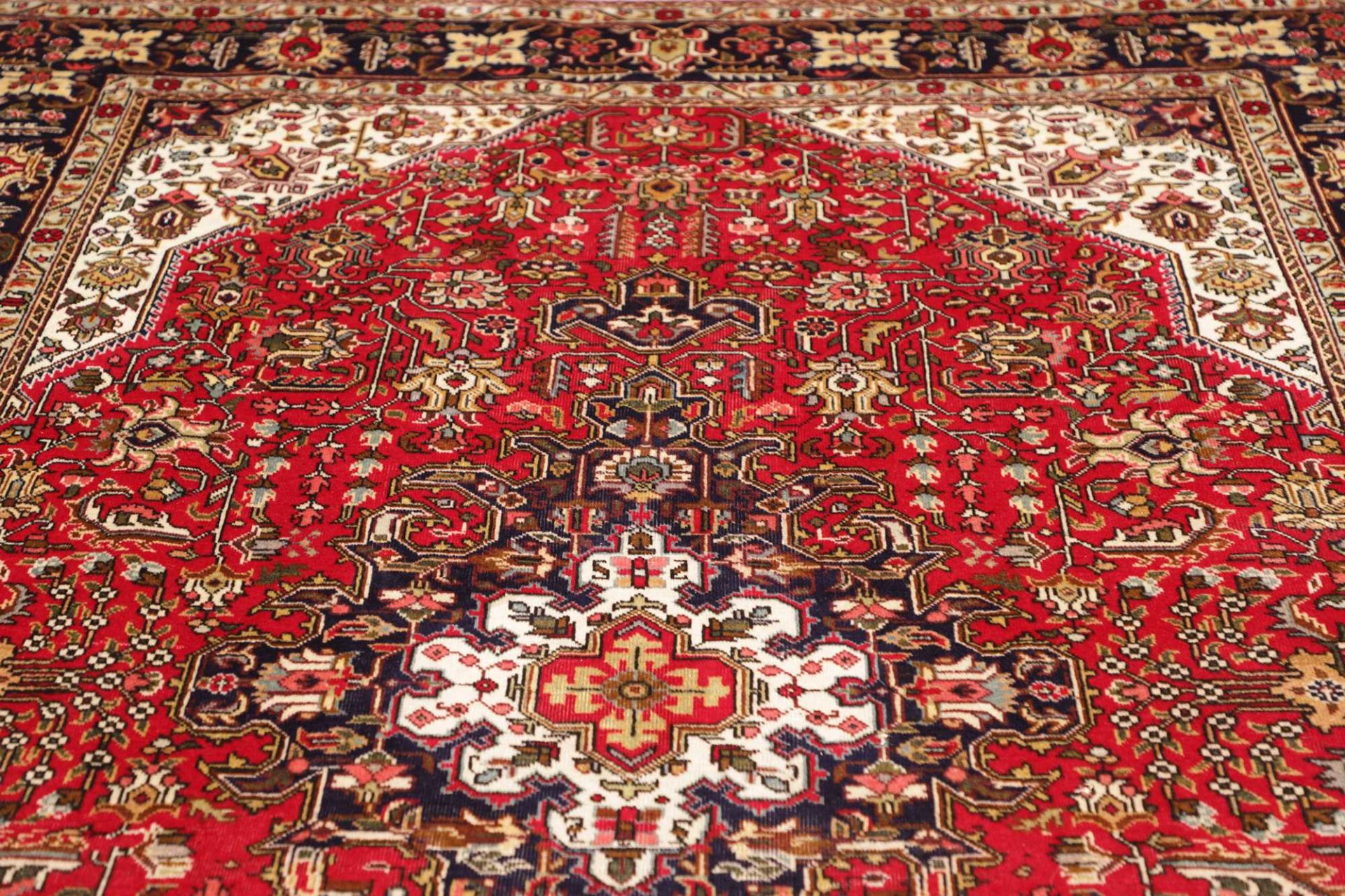 Täbriz Perserteppich aus Iran, 196 × 297 cm