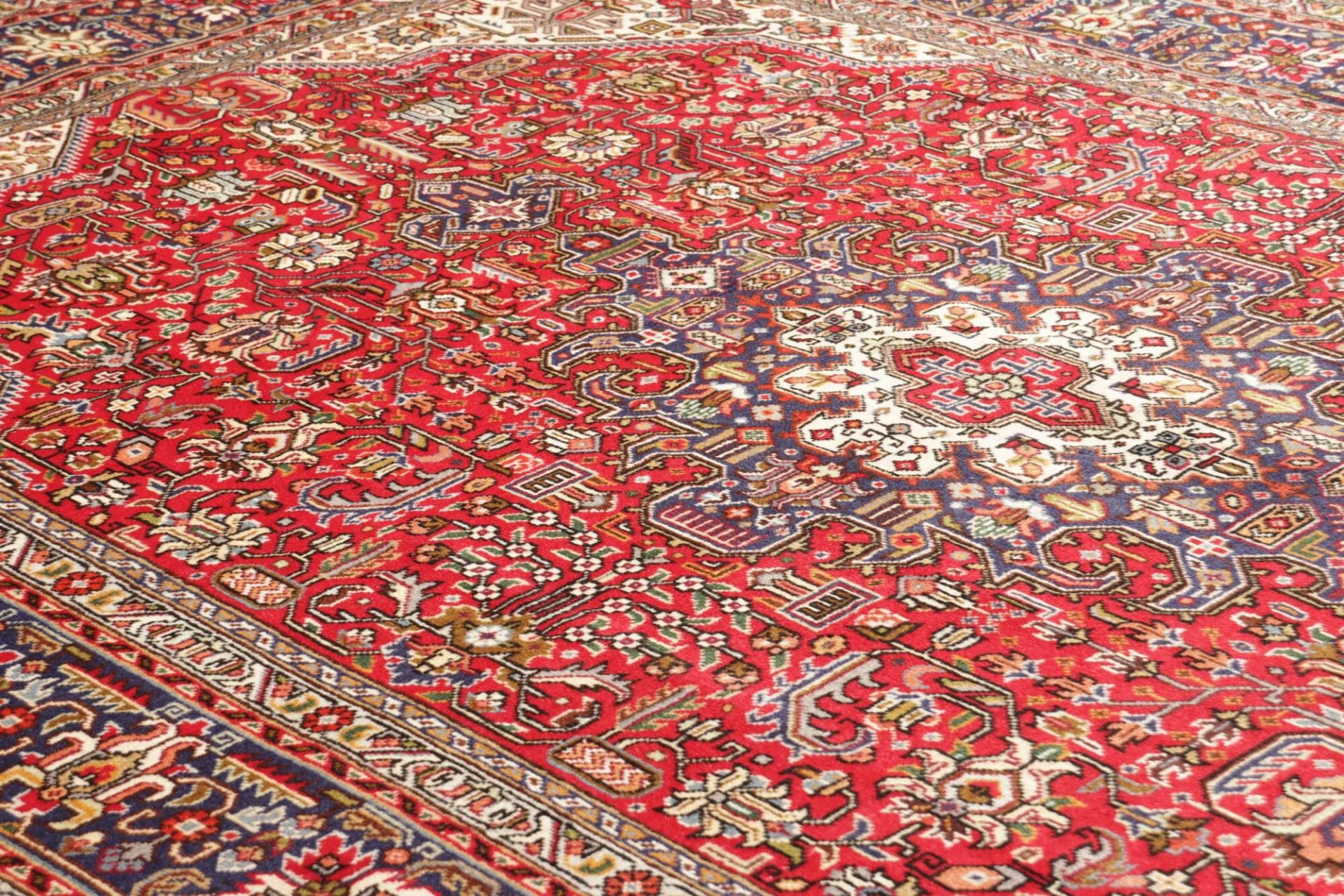 Täbriz Perserteppich 199 × 292 cm aus Wolle, handgeknüpft