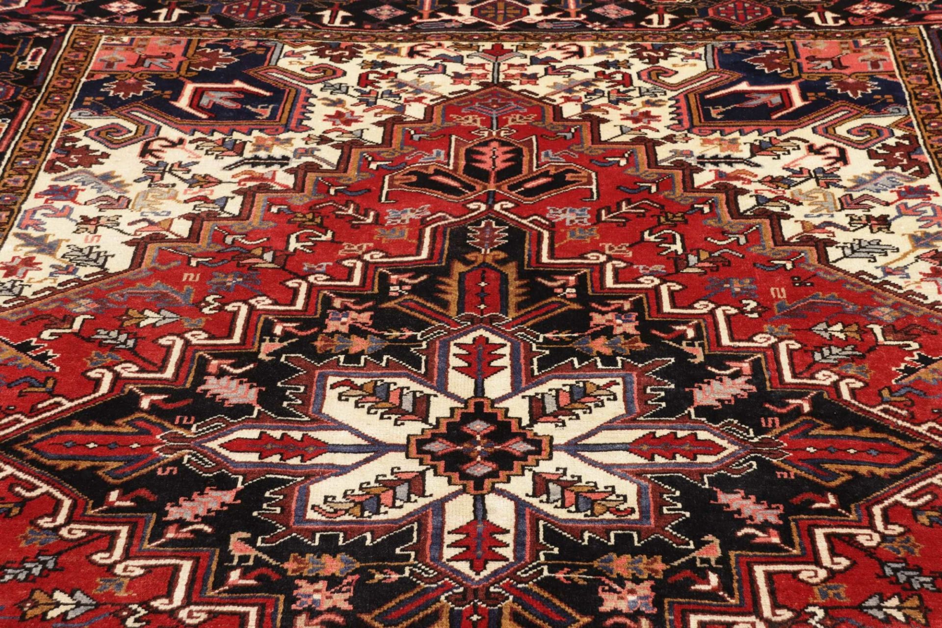 Handgeknüpfter Heriz Perserteppich 207 × 283 cm