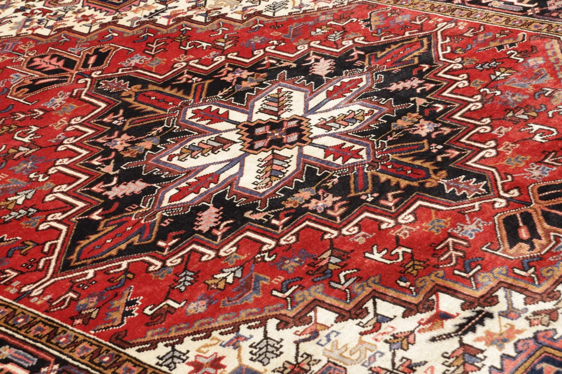 Handgeknüpfter Heriz Perserteppich 207 × 283 cm