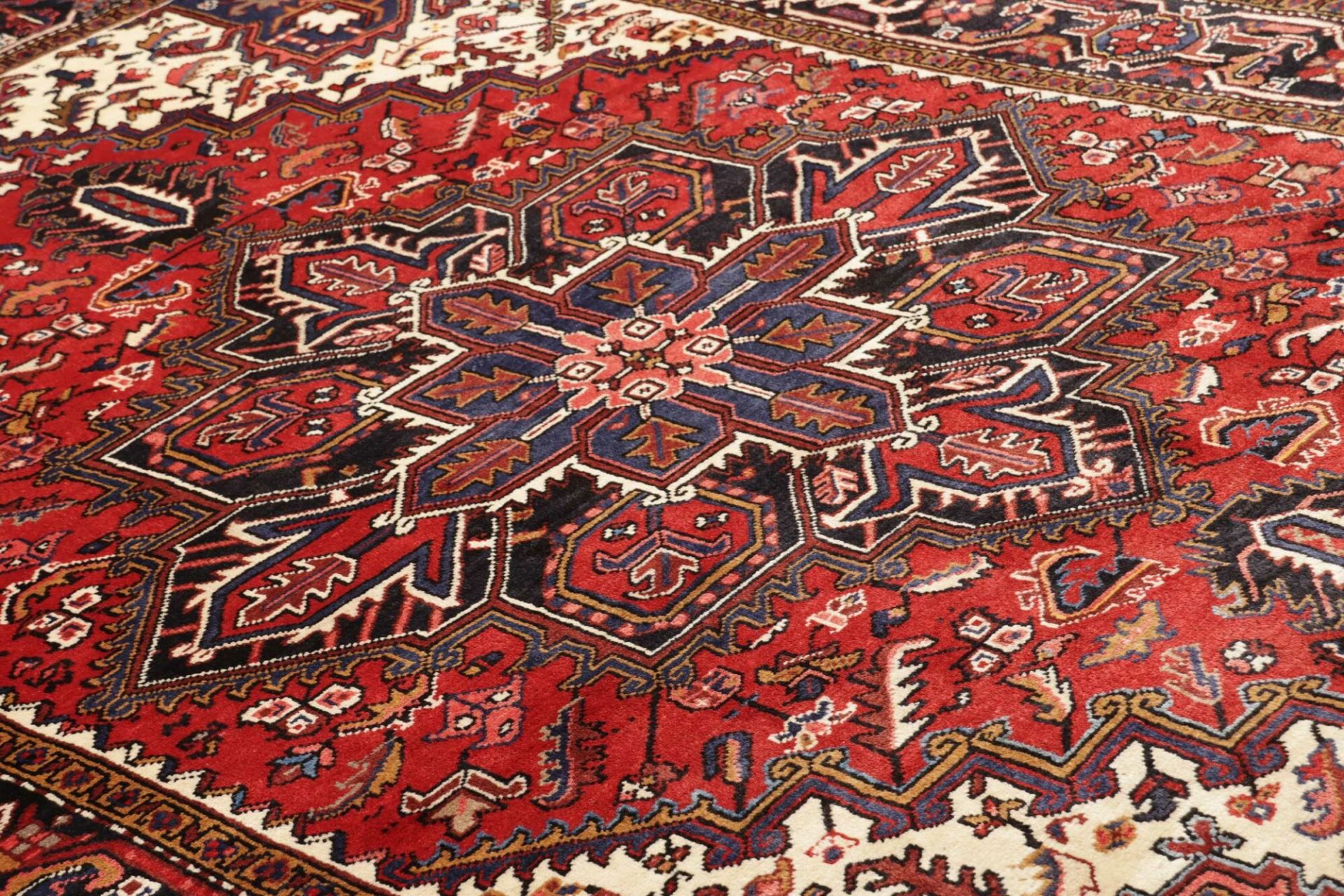 Handgeknüpfter Heriz Perserteppich 208 × 289 cm