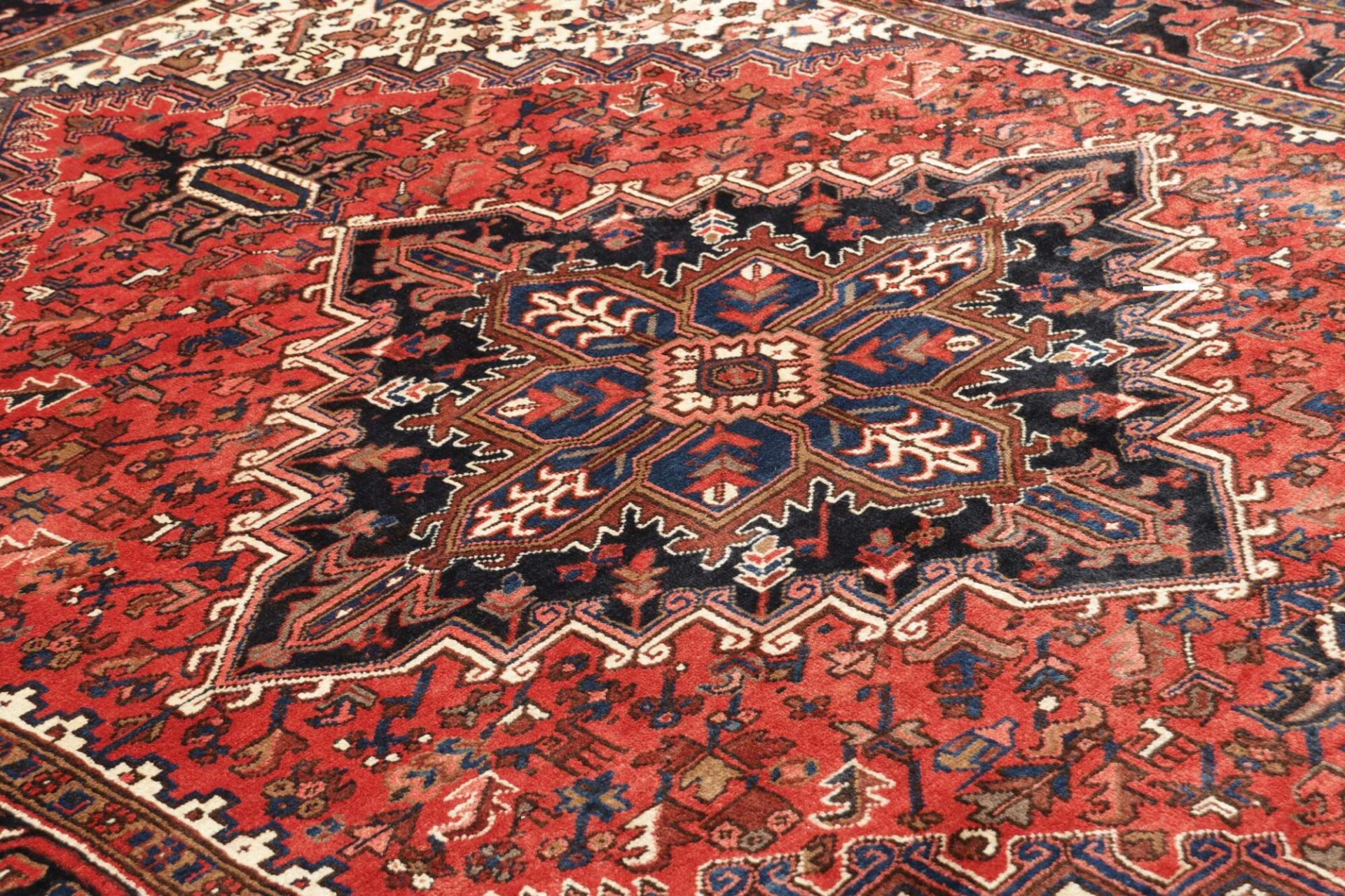 Heriz Perserteppich aus Iran, 213 × 297 cm