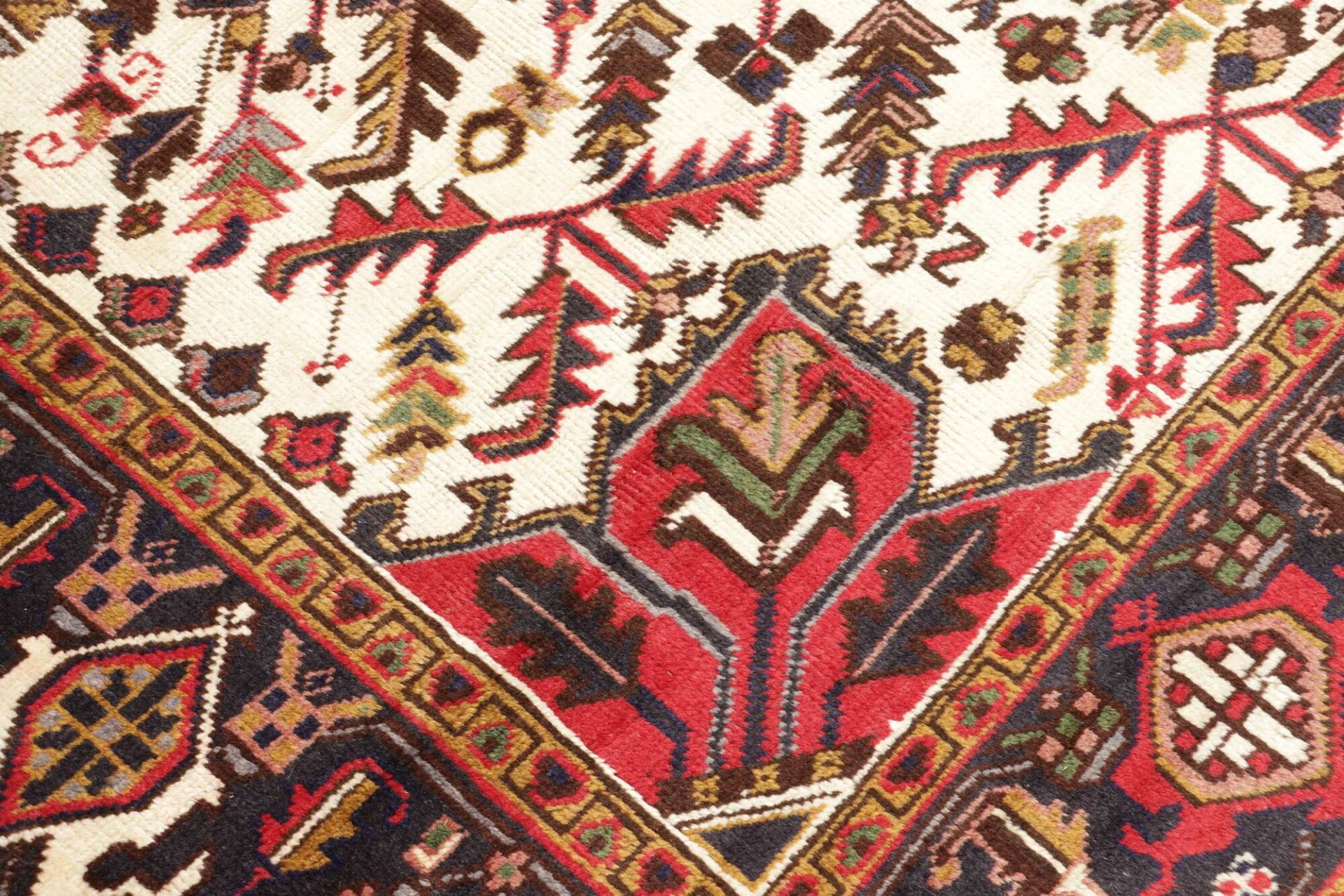 Heriz Perserteppich aus Iran, 196 × 279 cm