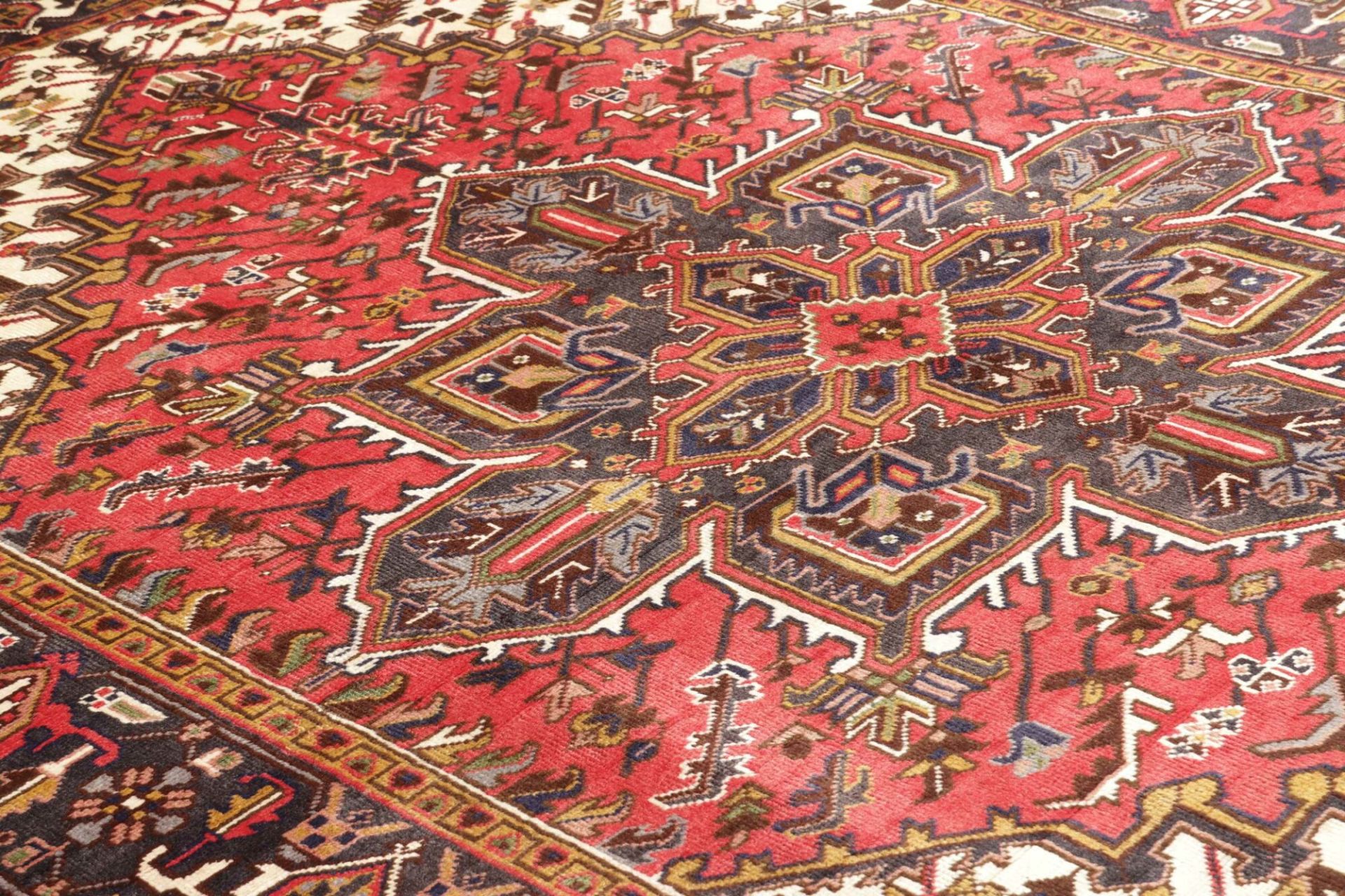 Heriz Perserteppich aus Iran, 196 × 279 cm