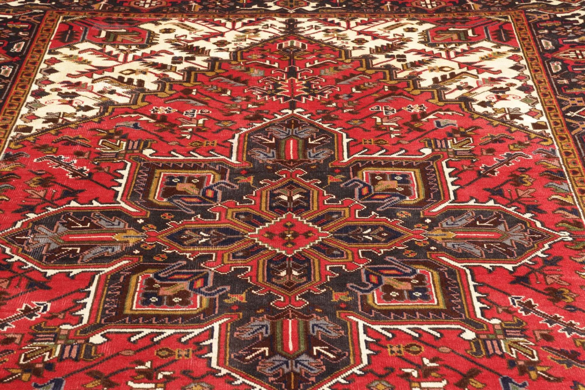 Heriz Perserteppich aus Iran, 196 × 279 cm