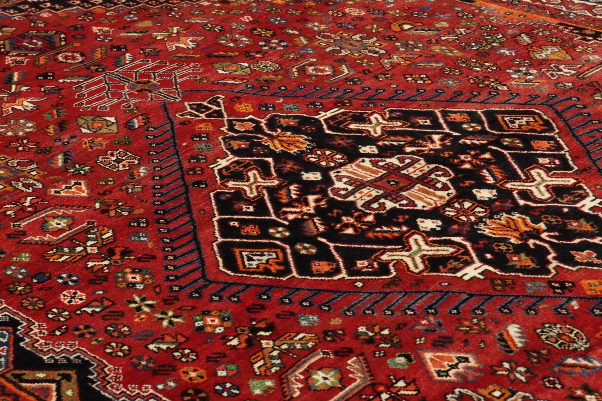 Shiraz Perserteppich 181 × 282 cm aus Wolle, handgeknüpft