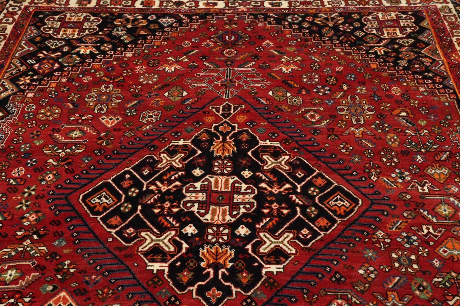 Shiraz Perserteppich 181 × 282 cm aus Wolle, handgeknüpft
