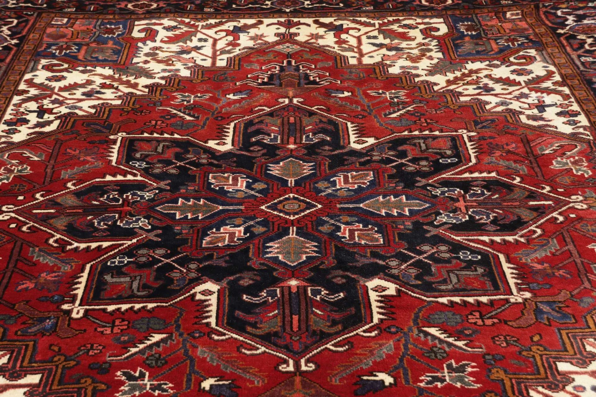 Heriz Perserteppich aus Iran, 211 × 286 cm