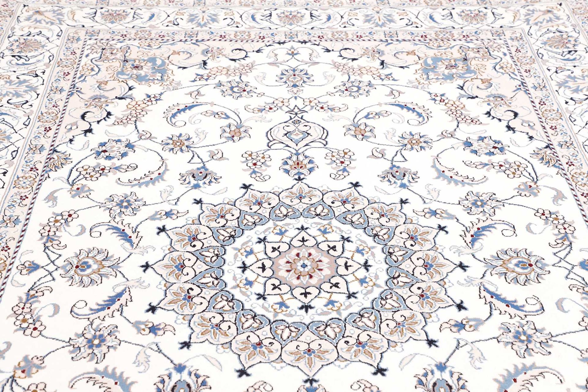 Handgeknüpfter Nain Perserteppich 204 × 309 cm