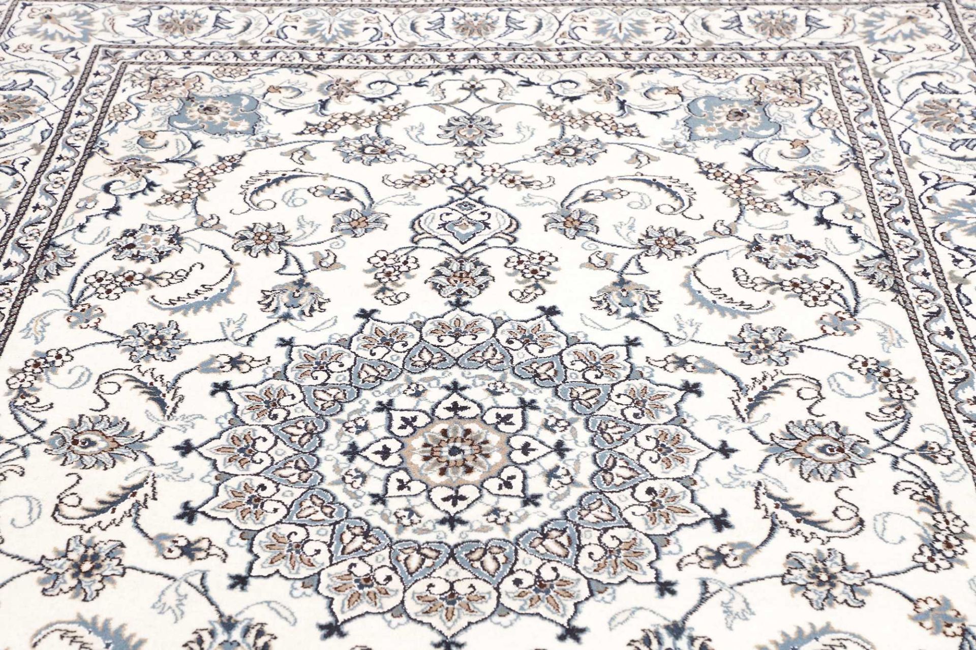 Nain Perserteppich aus Iran, 188 × 290 cm