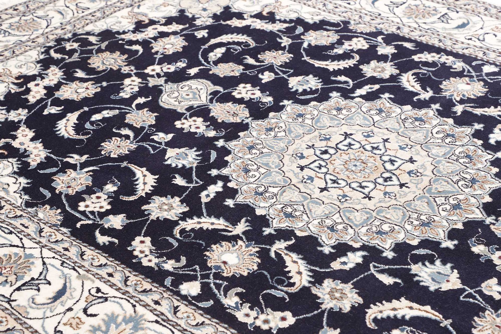 perserteppich-nain-194-x-294-cm-schurwolle-handgeknupft-exklusiv-6 Handgeknüpfter Nain Perserteppich 194 × 294 cm