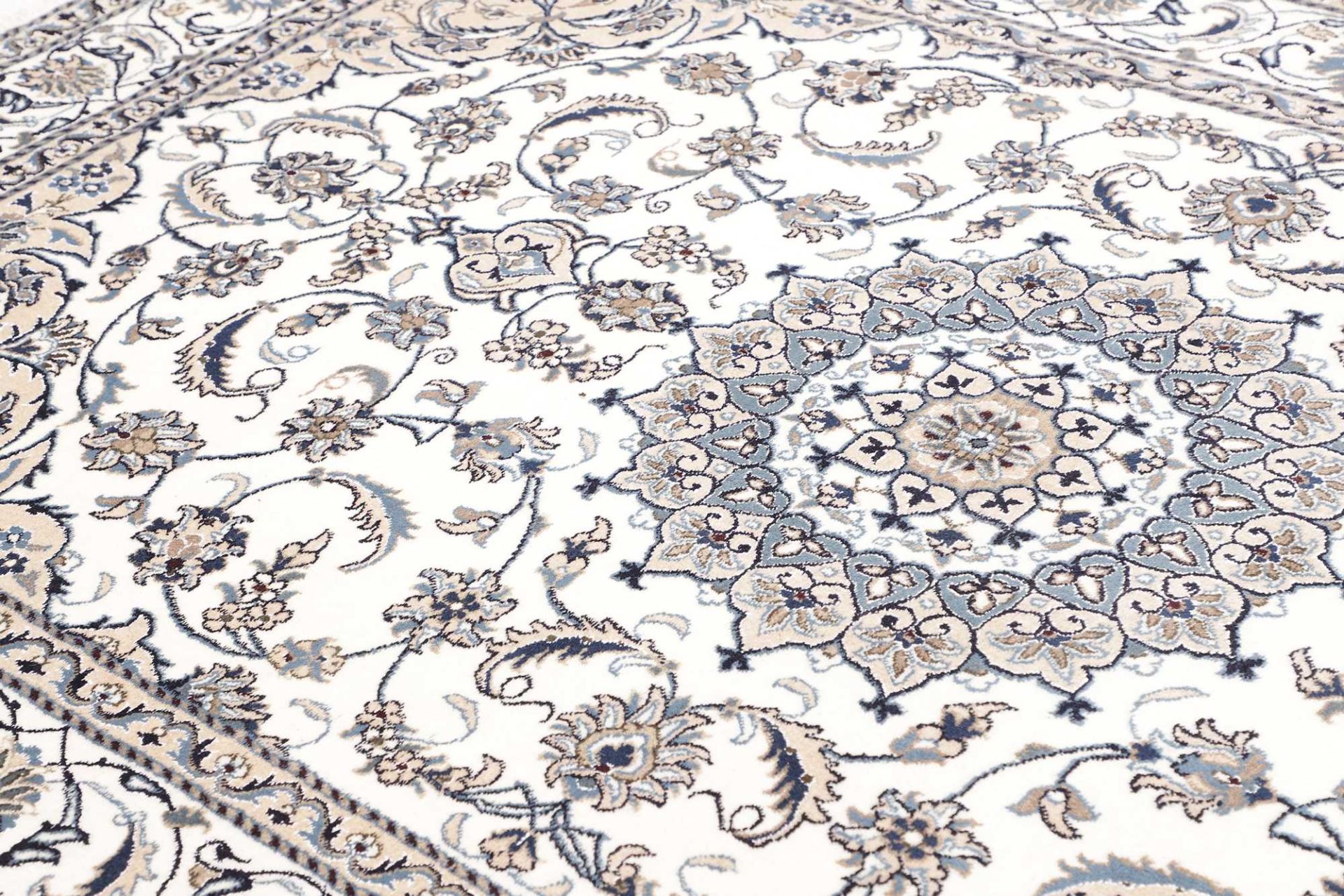 Nain Perserteppich aus Iran, 196 × 295 cm