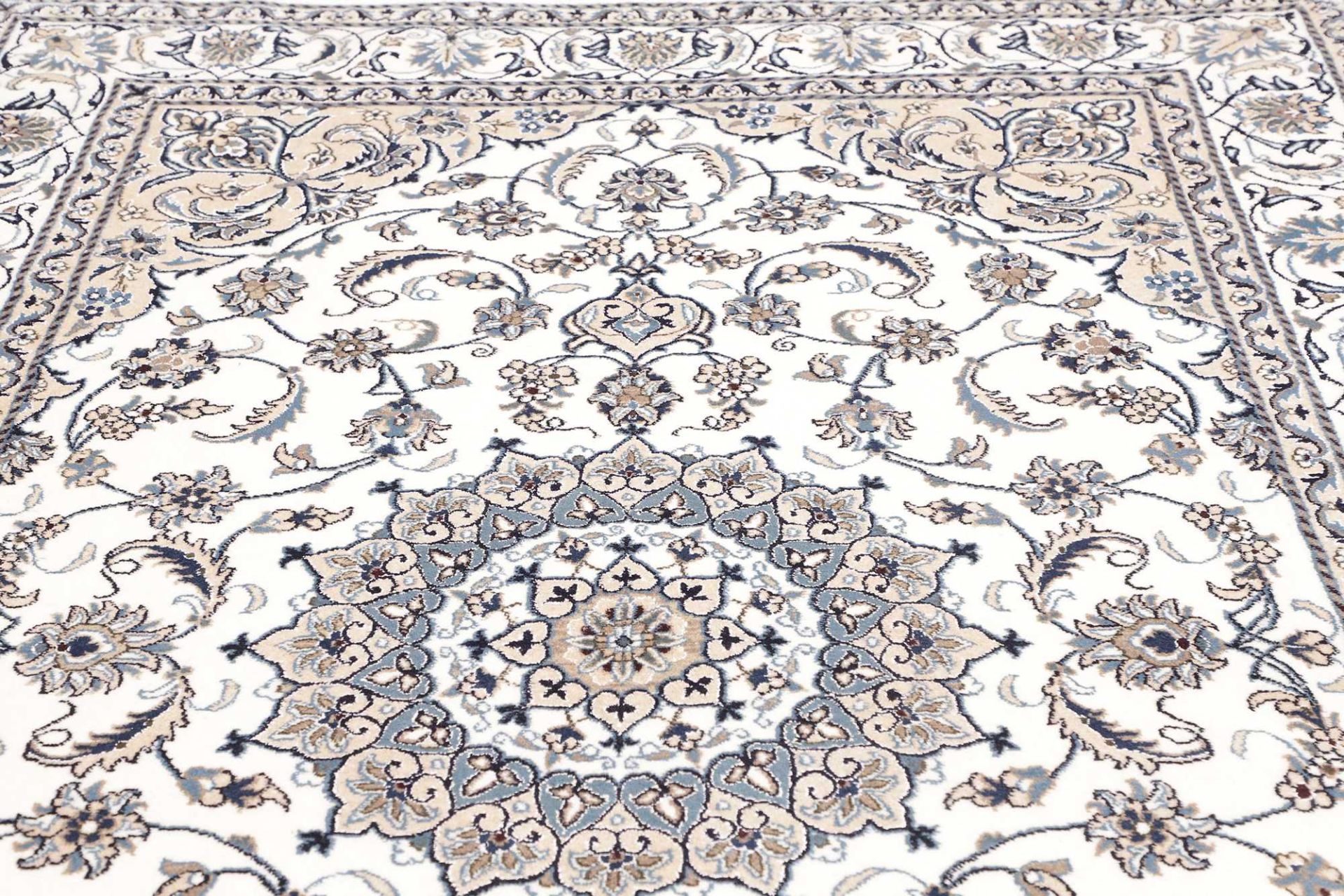 Nain Perserteppich aus Iran, 196 × 295 cm