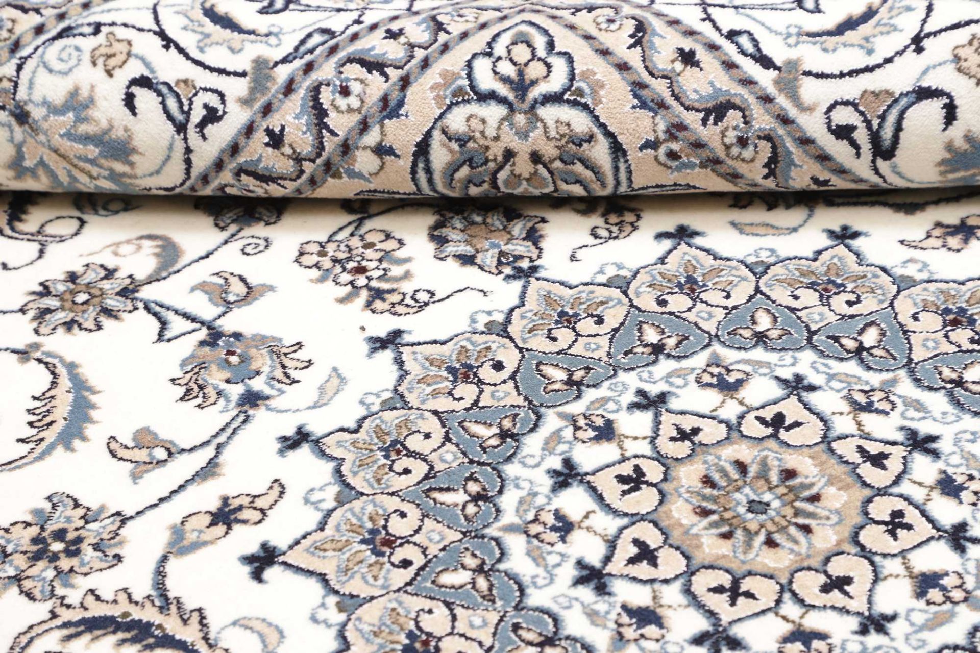 Nain Perserteppich aus Iran, 196 × 295 cm