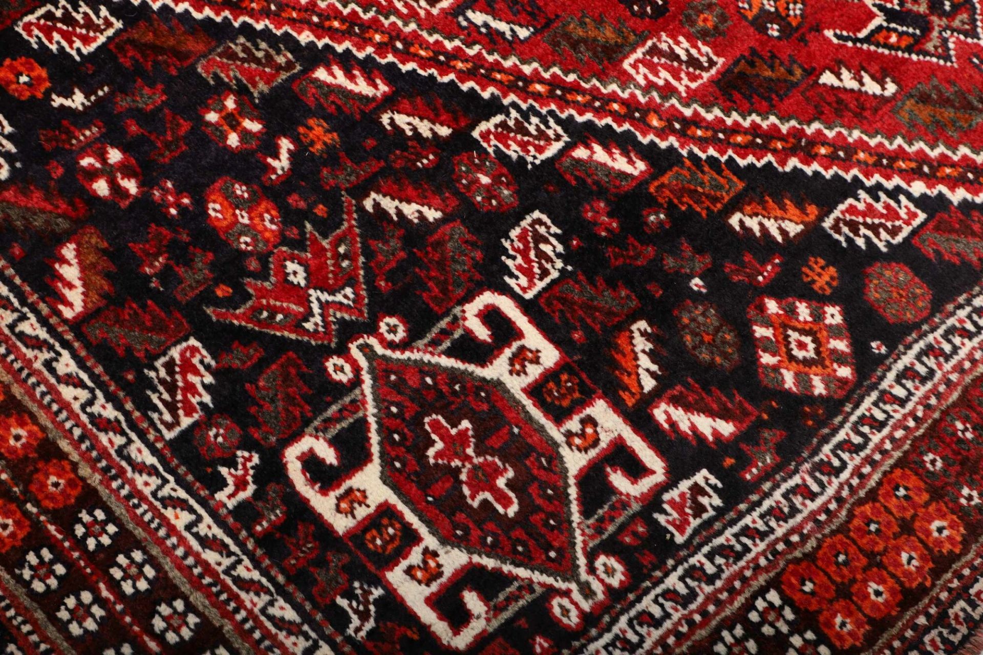 Shiraz Perserteppich 179 × 279 cm aus Wolle, handgeknüpft