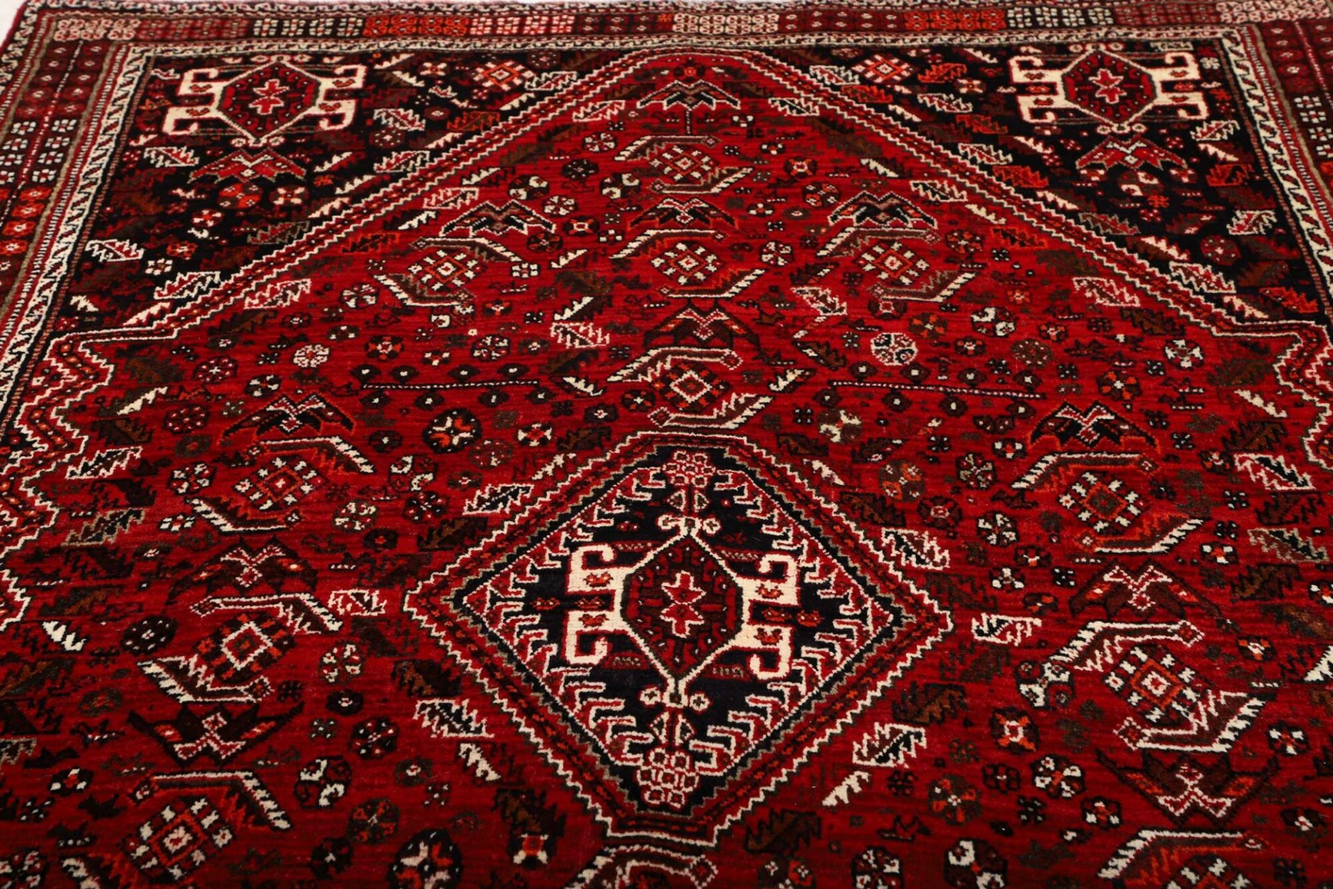 Shiraz Perserteppich 179 × 279 cm aus Wolle, handgeknüpft