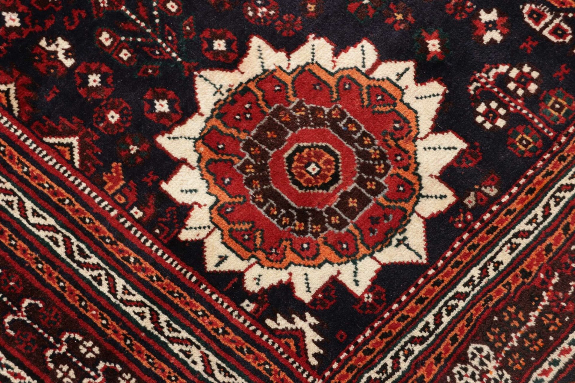 Handgeknüpfter Qashqai Perserteppich 221 × 322 cm