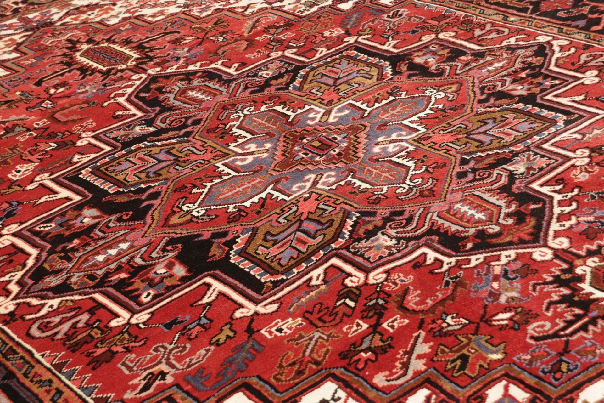 Handgeknüpfter Heriz Perserteppich 211 × 299 cm