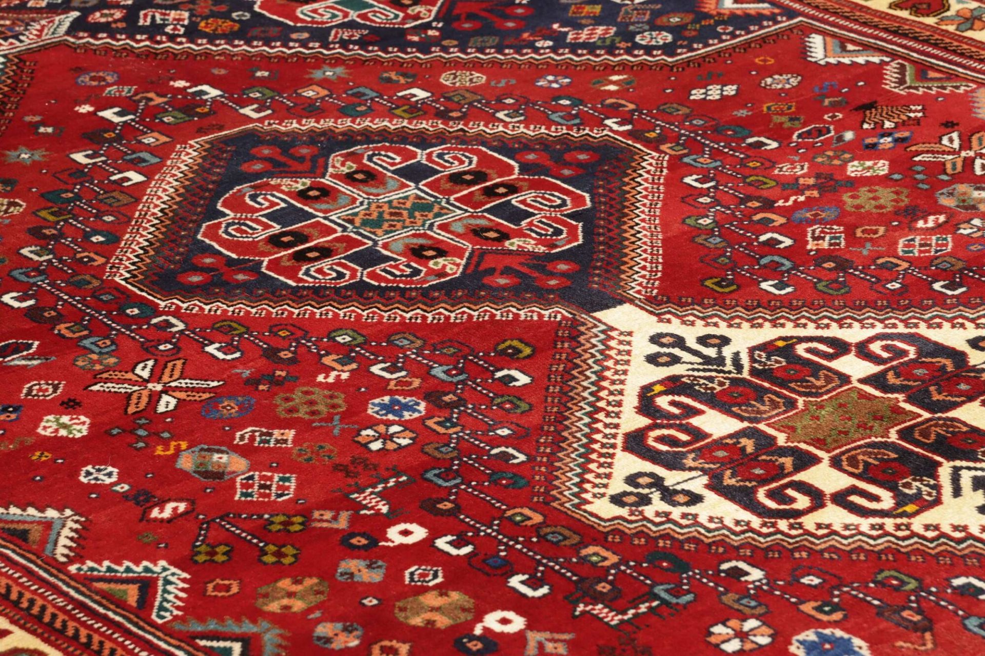 Shiraz Perserteppich 176 × 286 cm aus Wolle, handgeknüpft