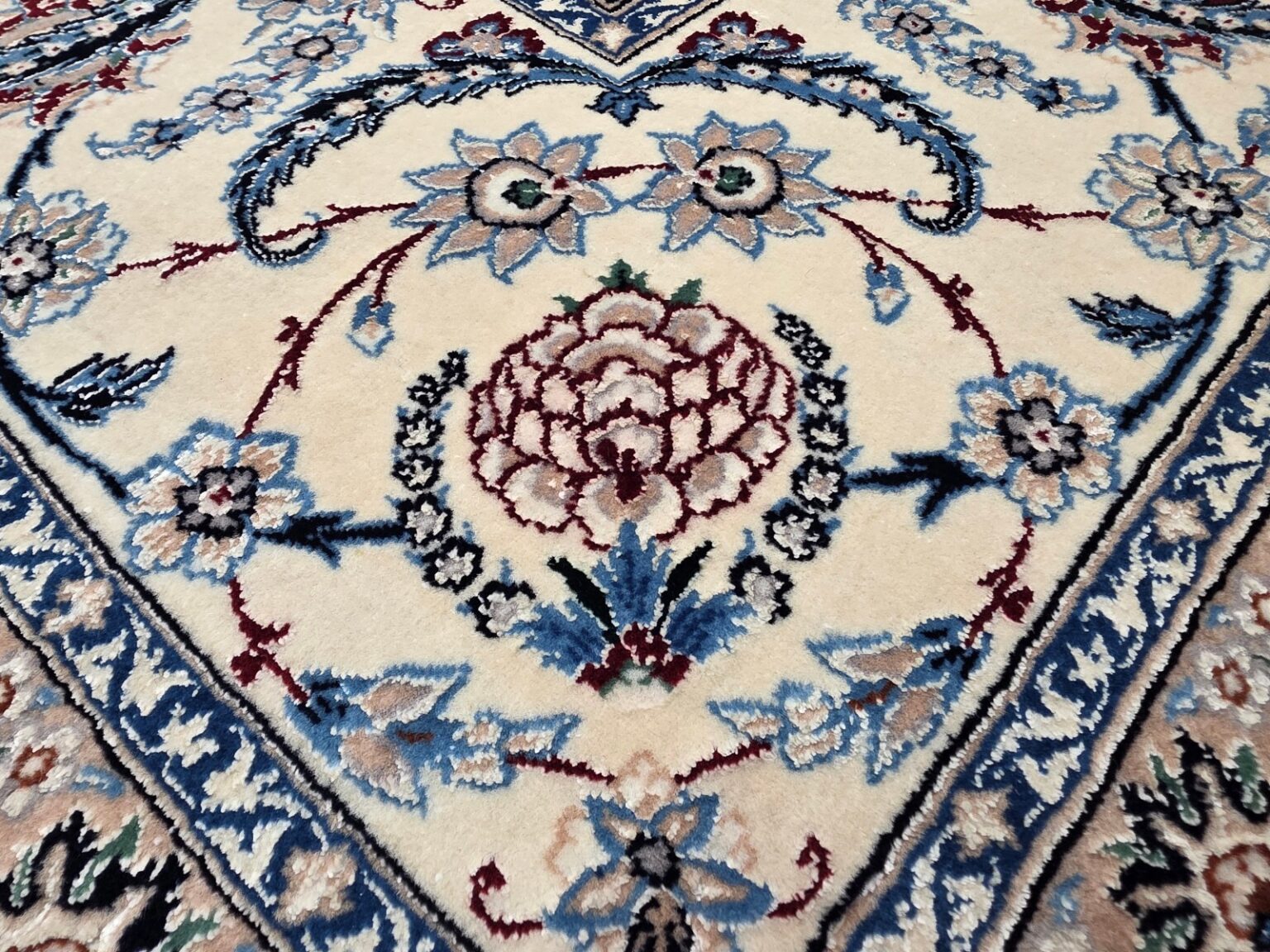 Perserteppich Nain 330 x 215 cm Schurwolle handgeknüpft