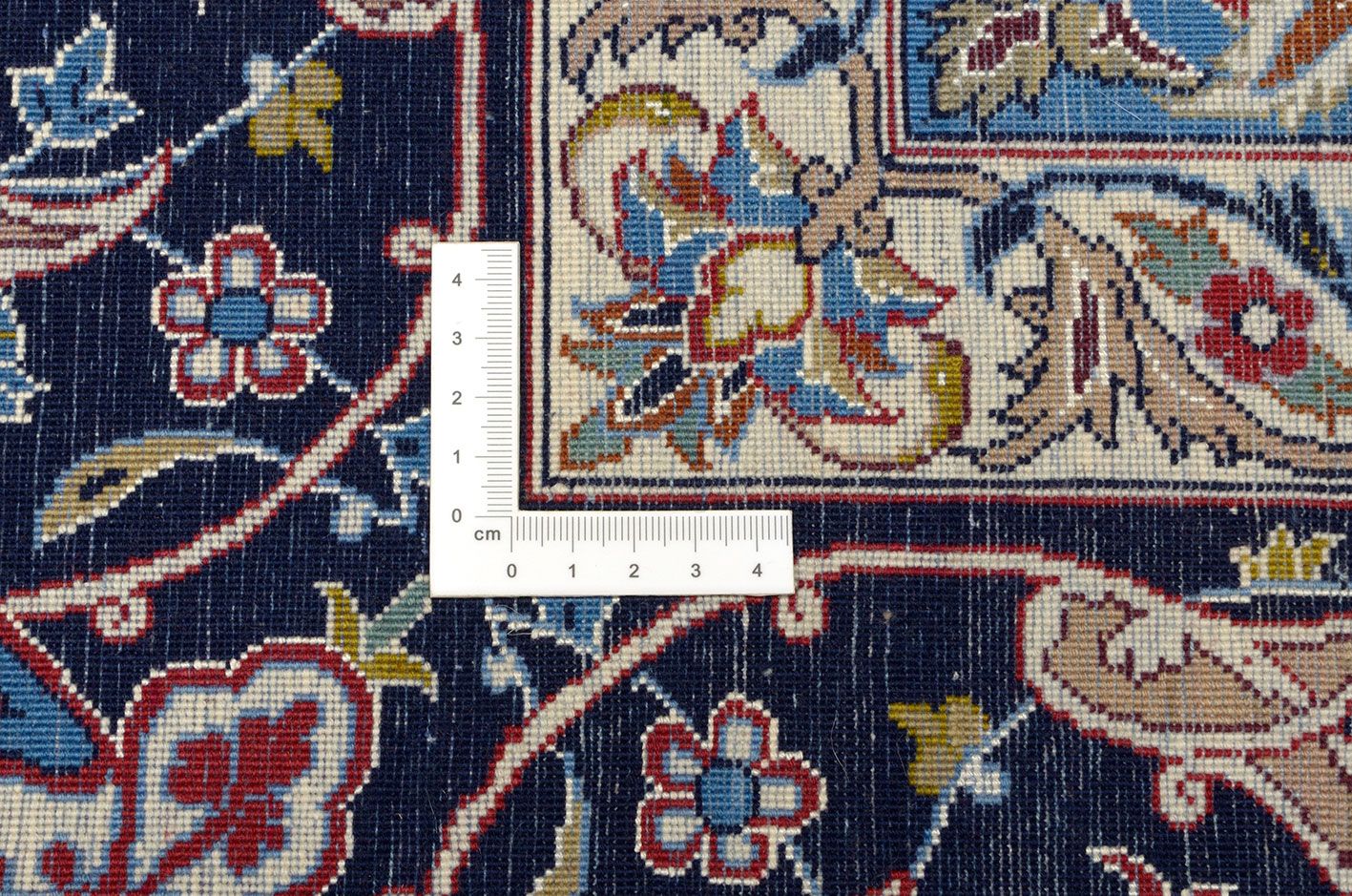 perserteppich-isfahan-215-x-349-cm-schurwolle-seide-handgeknupft-2 Handgeknüpfter Isfahan Perserteppich, 215 × 349 cm, Wolle & Seide