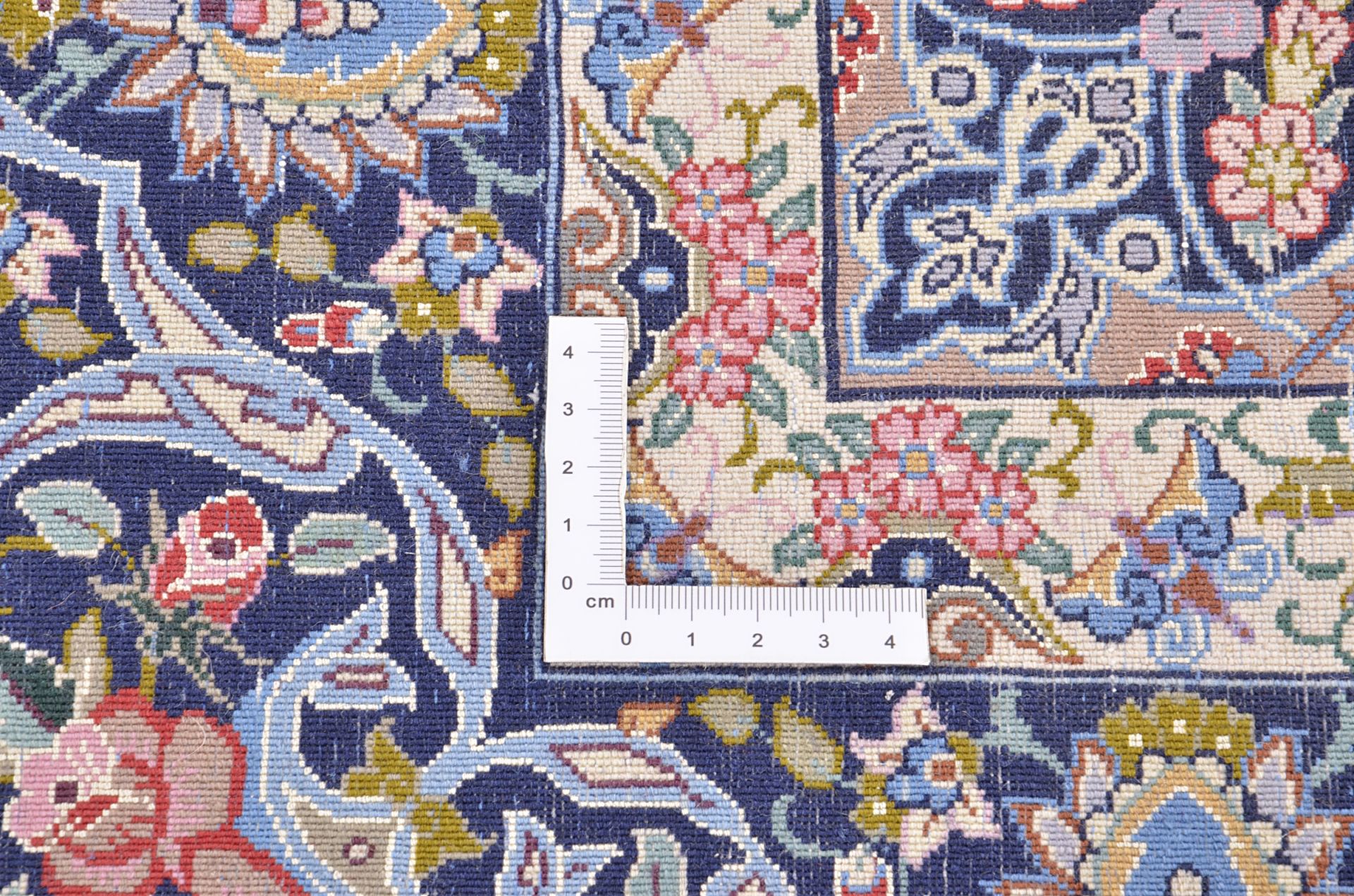 perserteppich-isfahan-111-x-164-cm-schurwolle-seide-handgeknupft-11 Handgeknüpfter Isfahan Perserteppich, 111 × 164 cm, Wolle & Seide