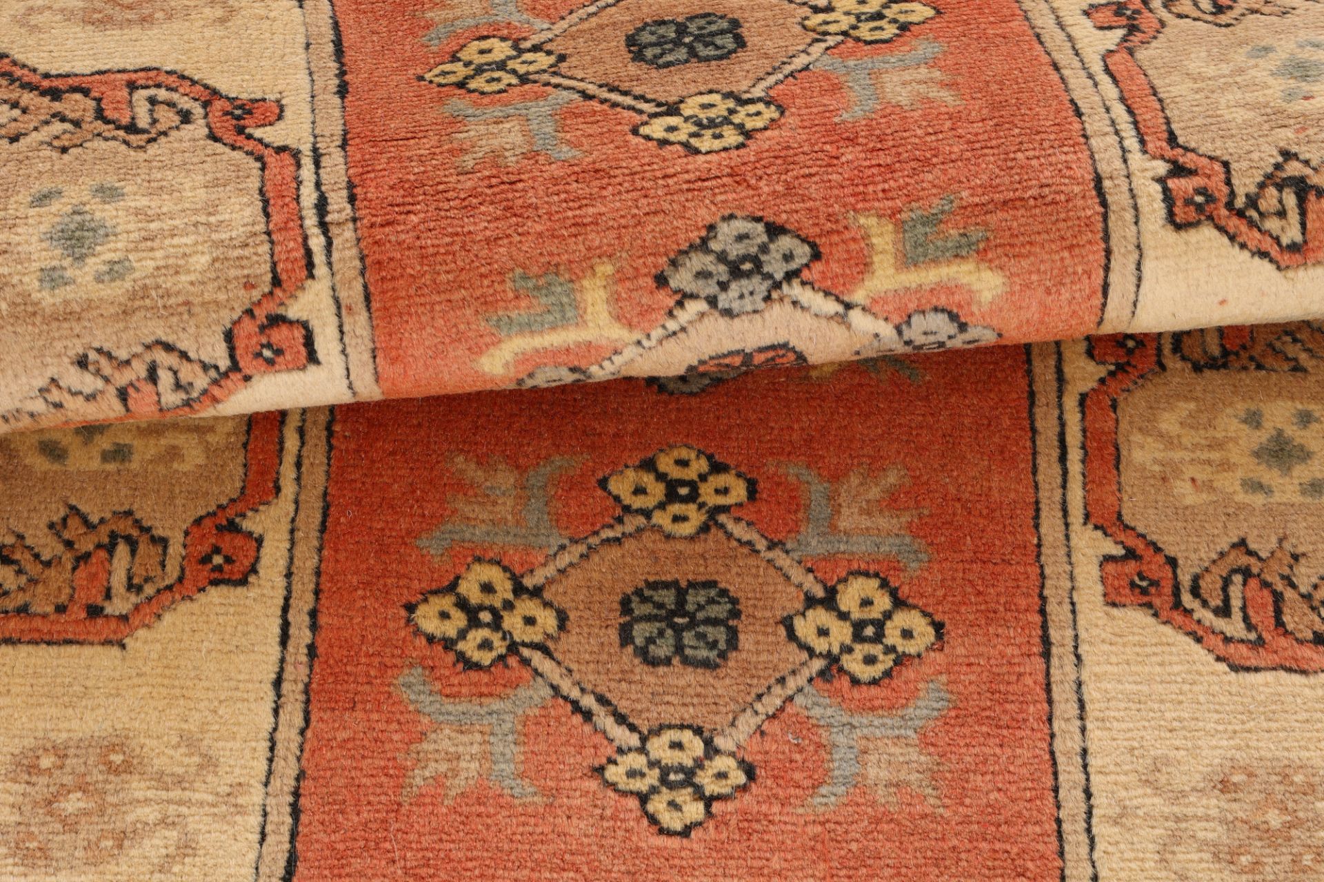 Perserteppich aus Iran, 132 × 82 cm