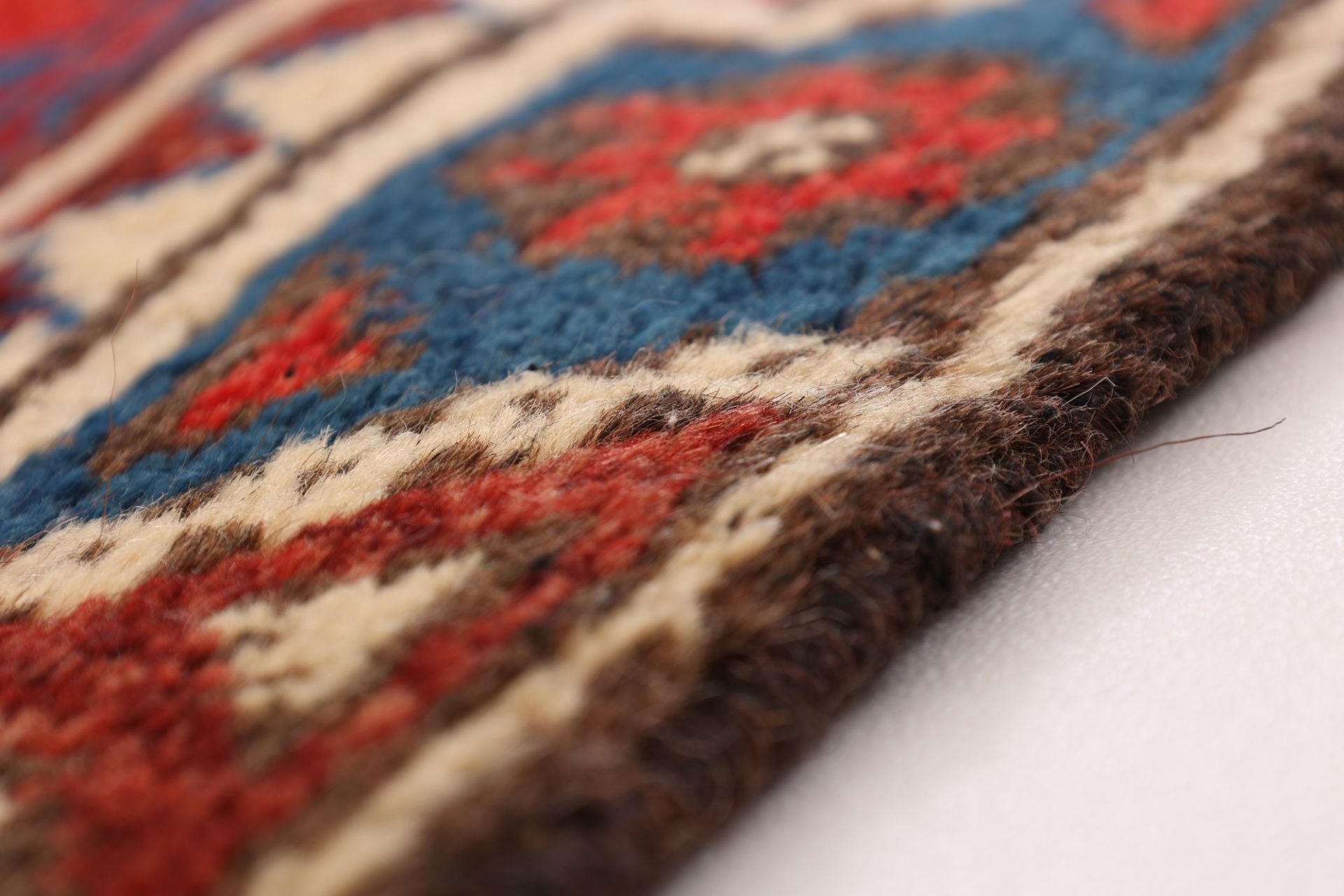 Perserteppich aus Iran, 130 × 69 cm