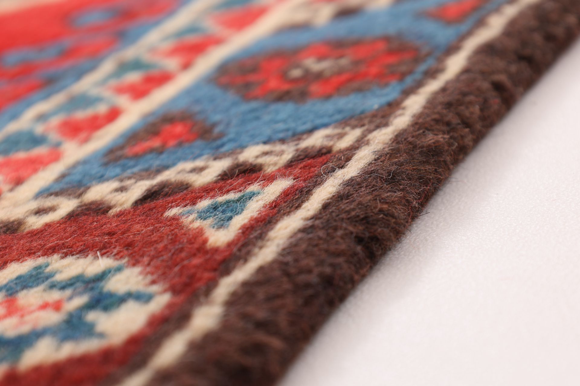 Perserteppich aus Iran, 124 × 72 cm