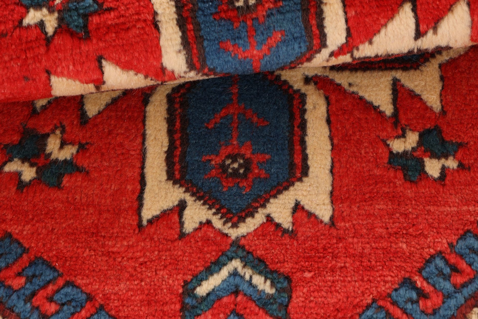 Perserteppich aus Iran, 124 × 72 cm