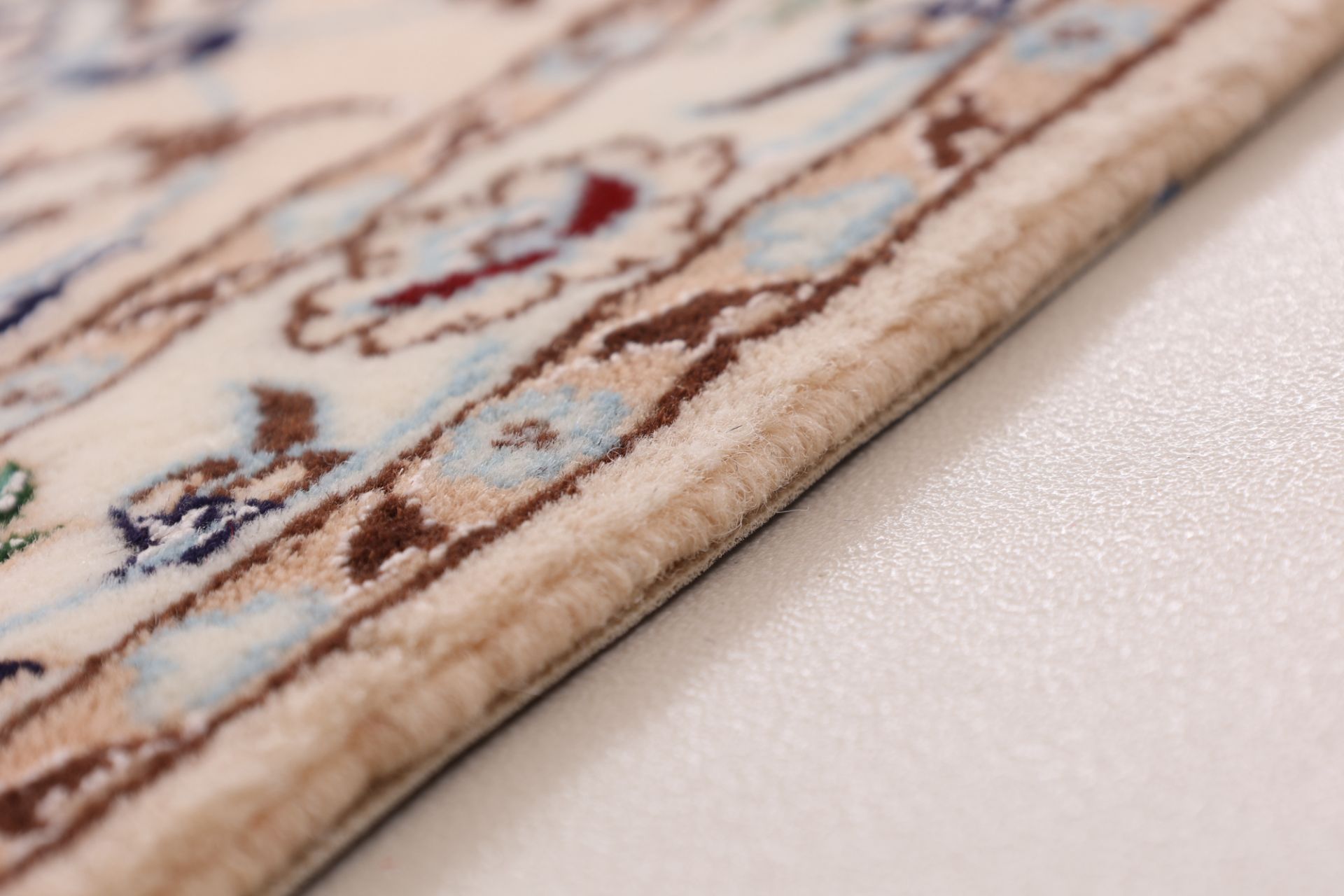 Nain Perserteppich aus Iran, 204 × 312 cm