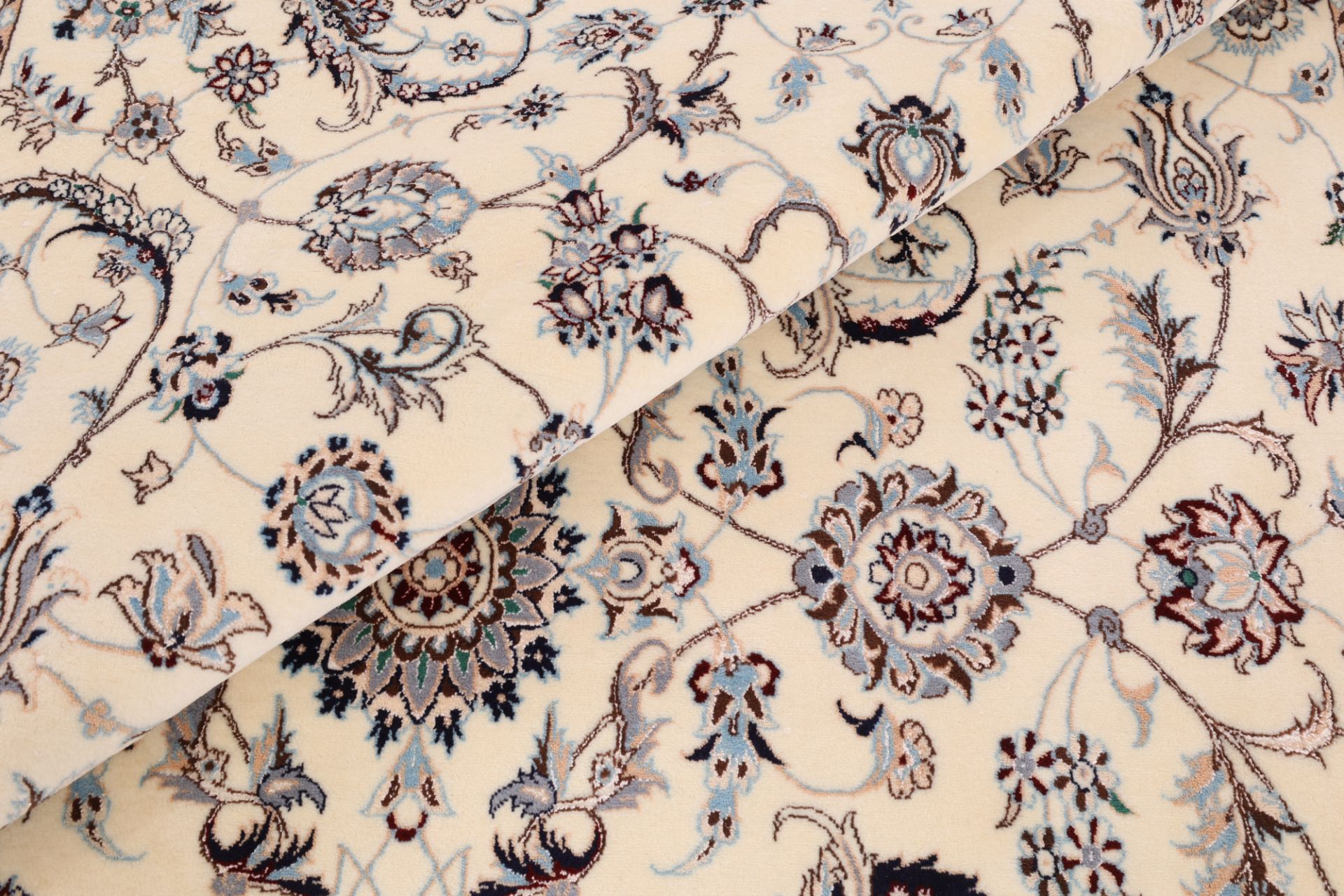 Nain Perserteppich aus Iran, 204 × 312 cm