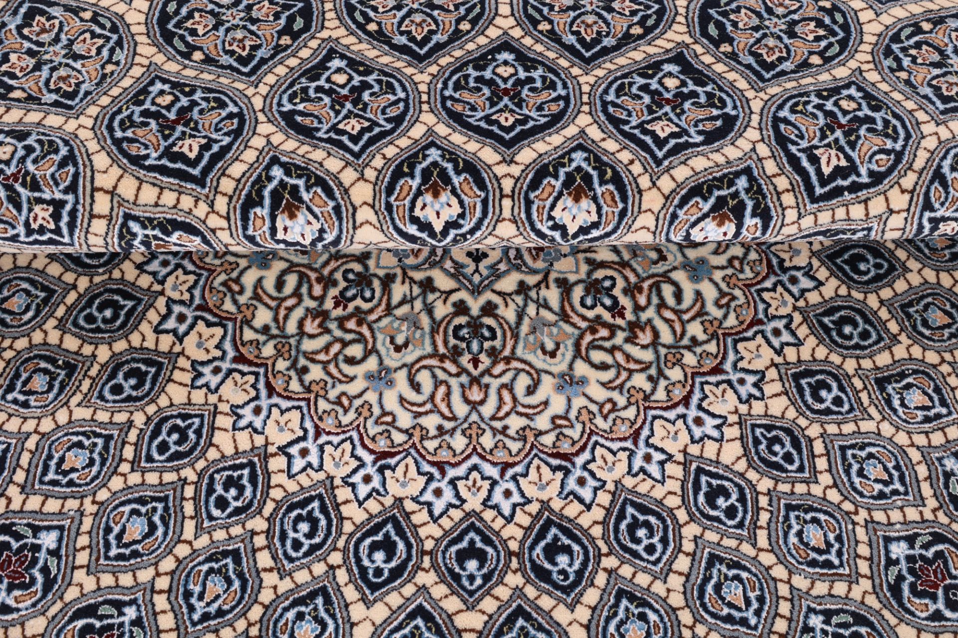 Handgeknüpfter Nain Perserteppich 157 × 235 cm