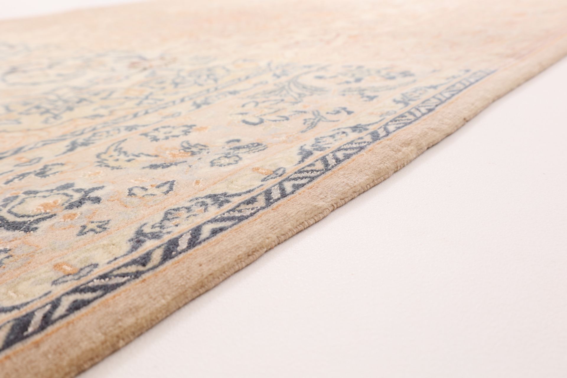 Isfahan Perserteppich aus Iran, 112 × 169 cm