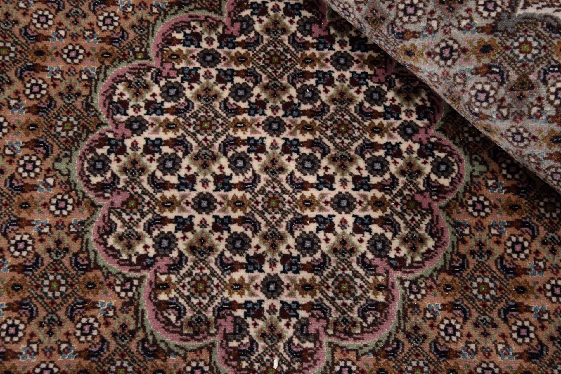 perserteppich-tabriz-249-x-299-cm-schurwolle-seide-handgeknupft-3 Täbriz Perserteppich 249 × 299 cm aus Wolle & Seide, handgeknüpft