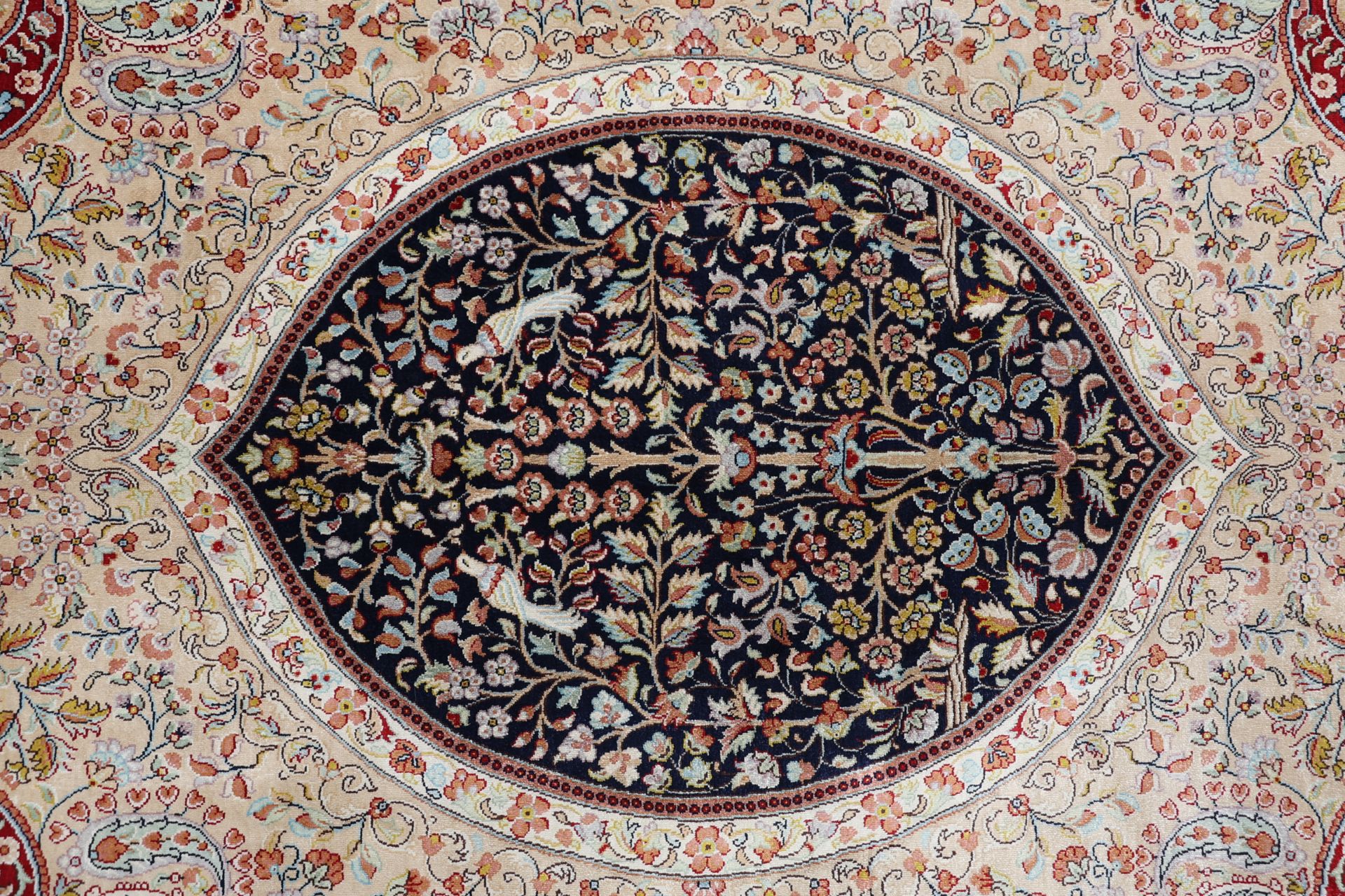 Ghom Perserteppich 207 × 310 cm aus Seide, handgeknüpft