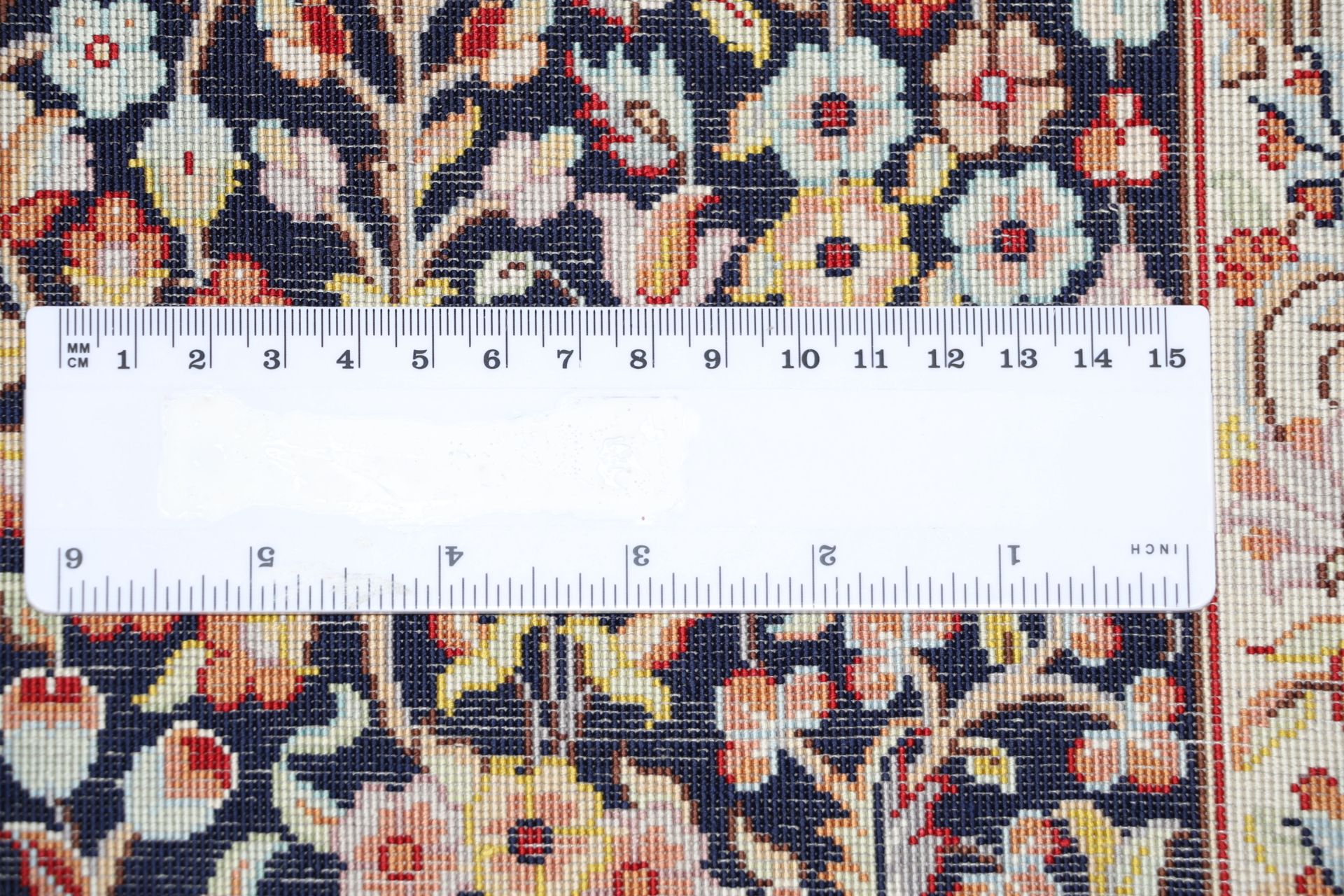 Ghom Perserteppich 207 × 310 cm aus Seide, handgeknüpft