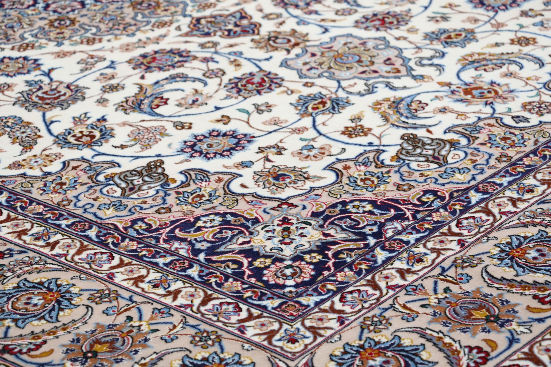 Isfahan Perserteppich 210 × 315 cm aus Wolle & Seide, handgeknüpft