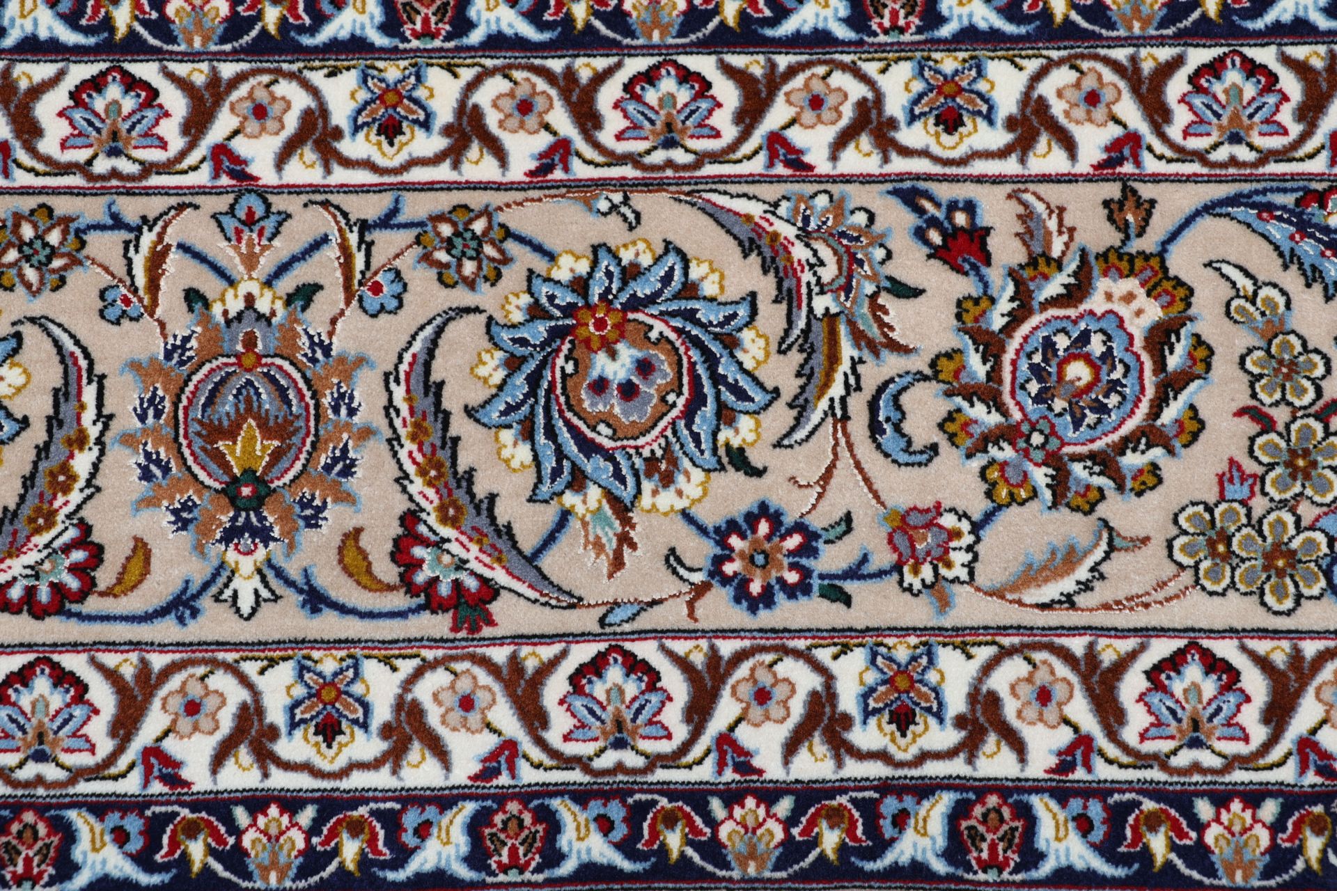 Isfahan Perserteppich 210 × 315 cm aus Wolle & Seide, handgeknüpft
