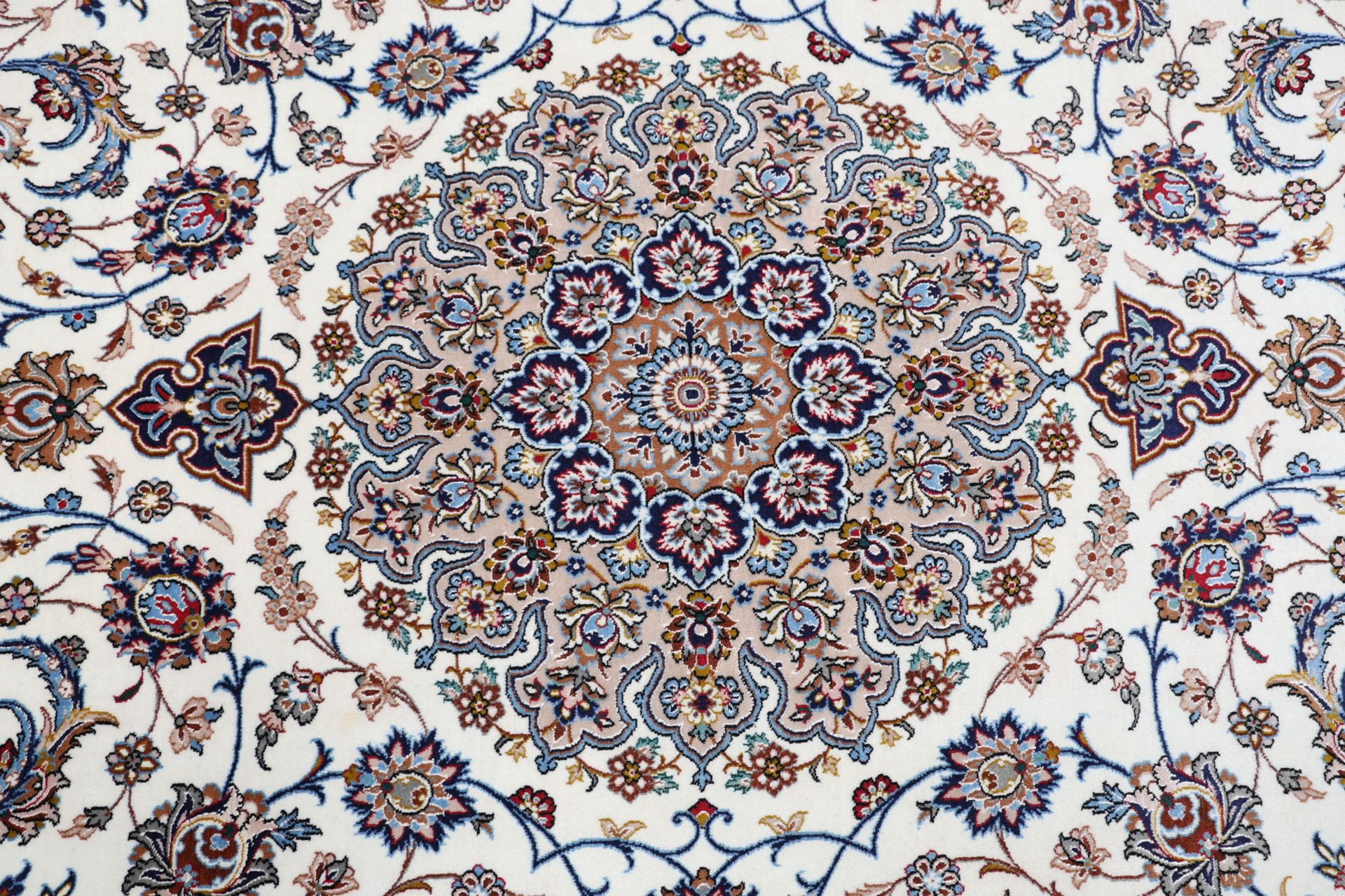 Isfahan Perserteppich 210 × 315 cm aus Wolle & Seide, handgeknüpft