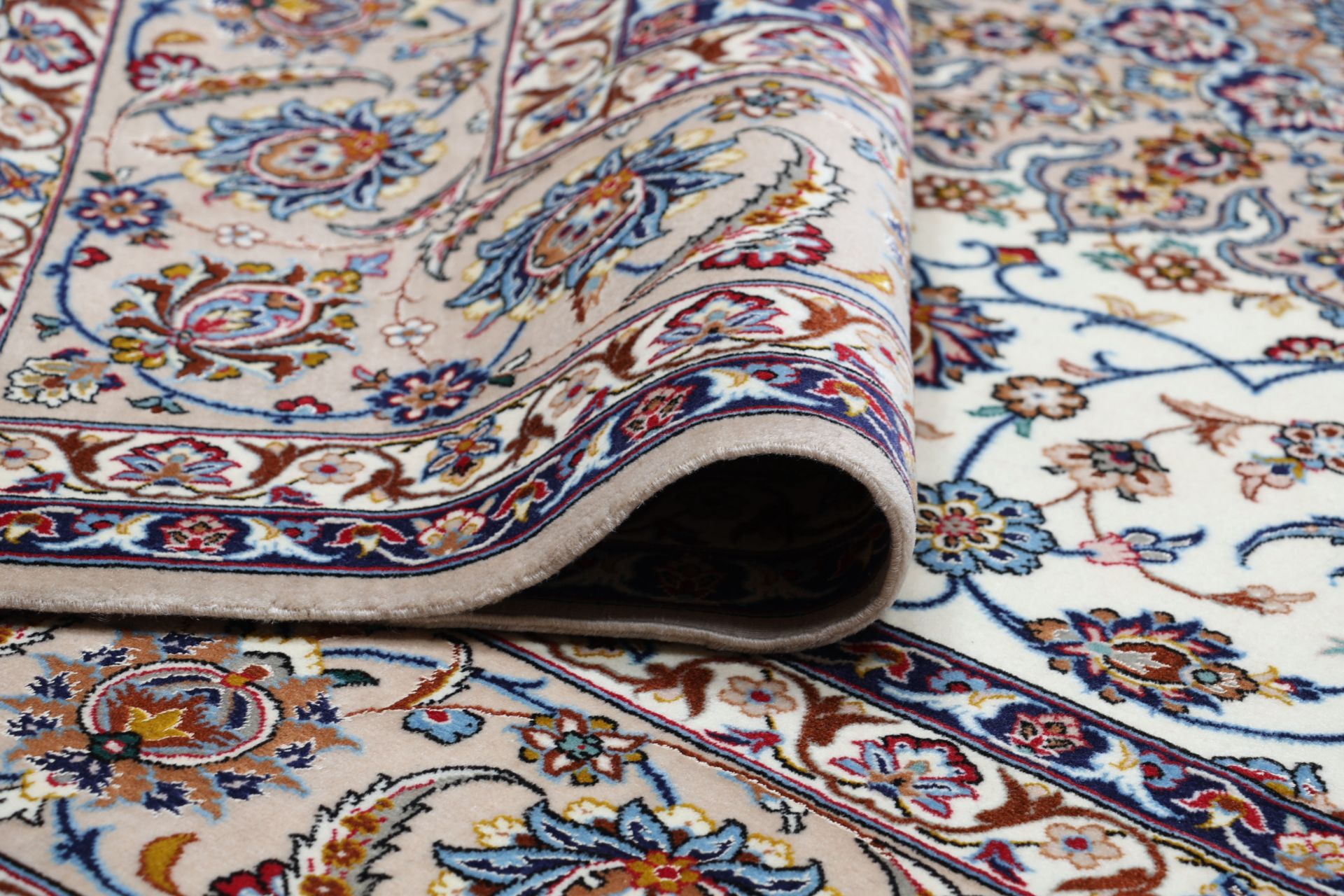 Isfahan Perserteppich 210 × 315 cm aus Wolle & Seide, handgeknüpft